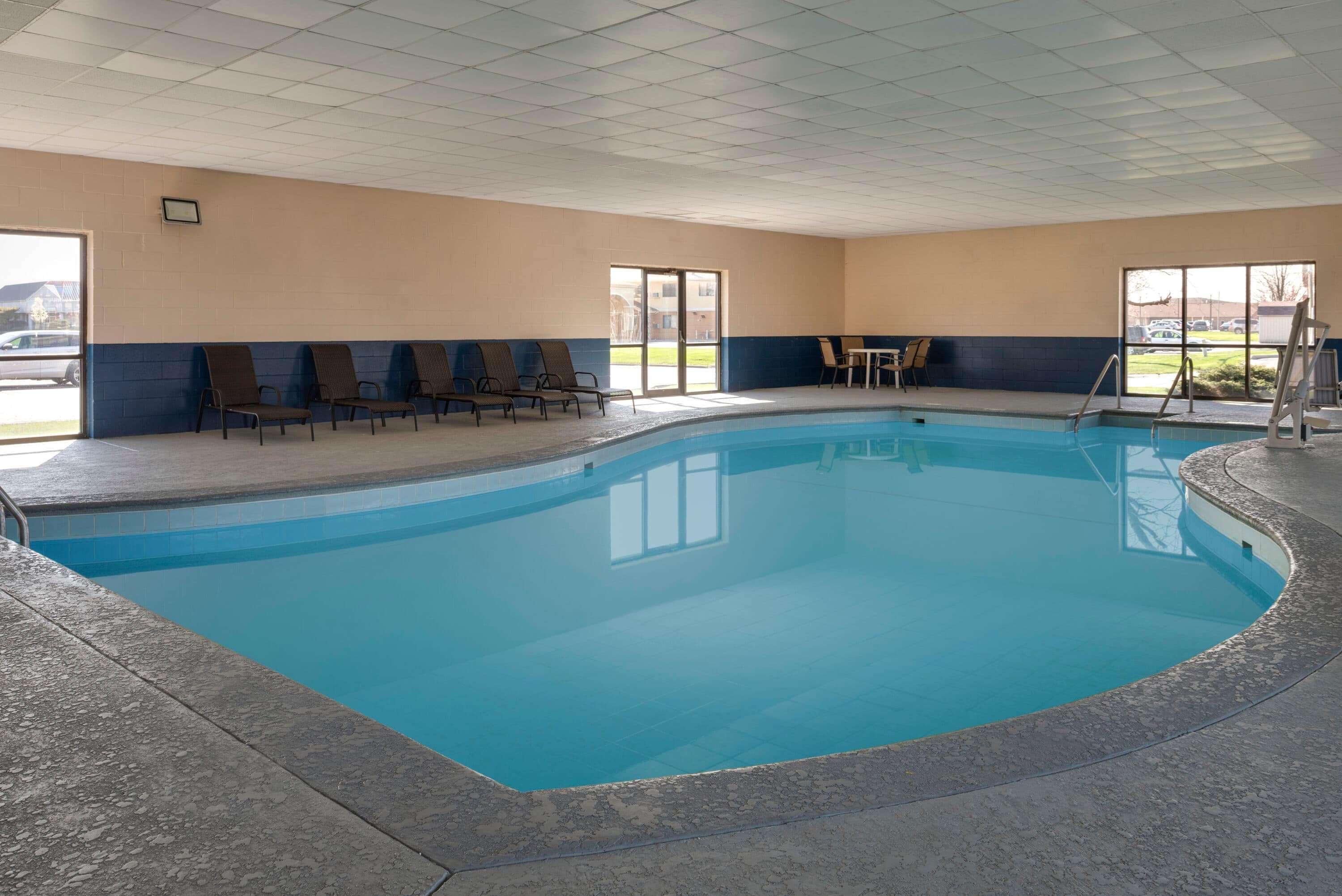 Vista Piscina Baymont by Wyndham Muncie Ball State U