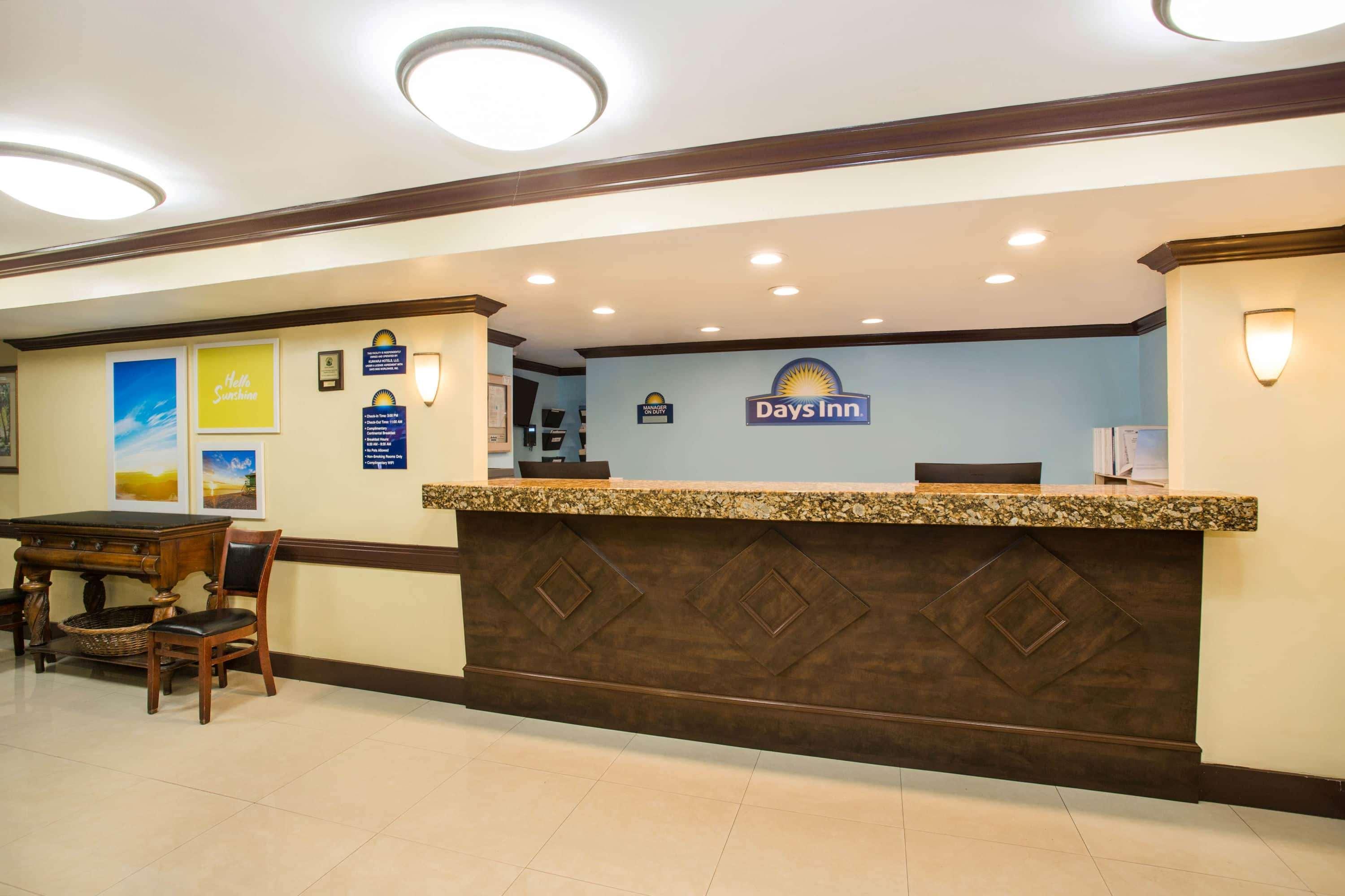 Vista Lobby Days Inn by Wyndham Florida City