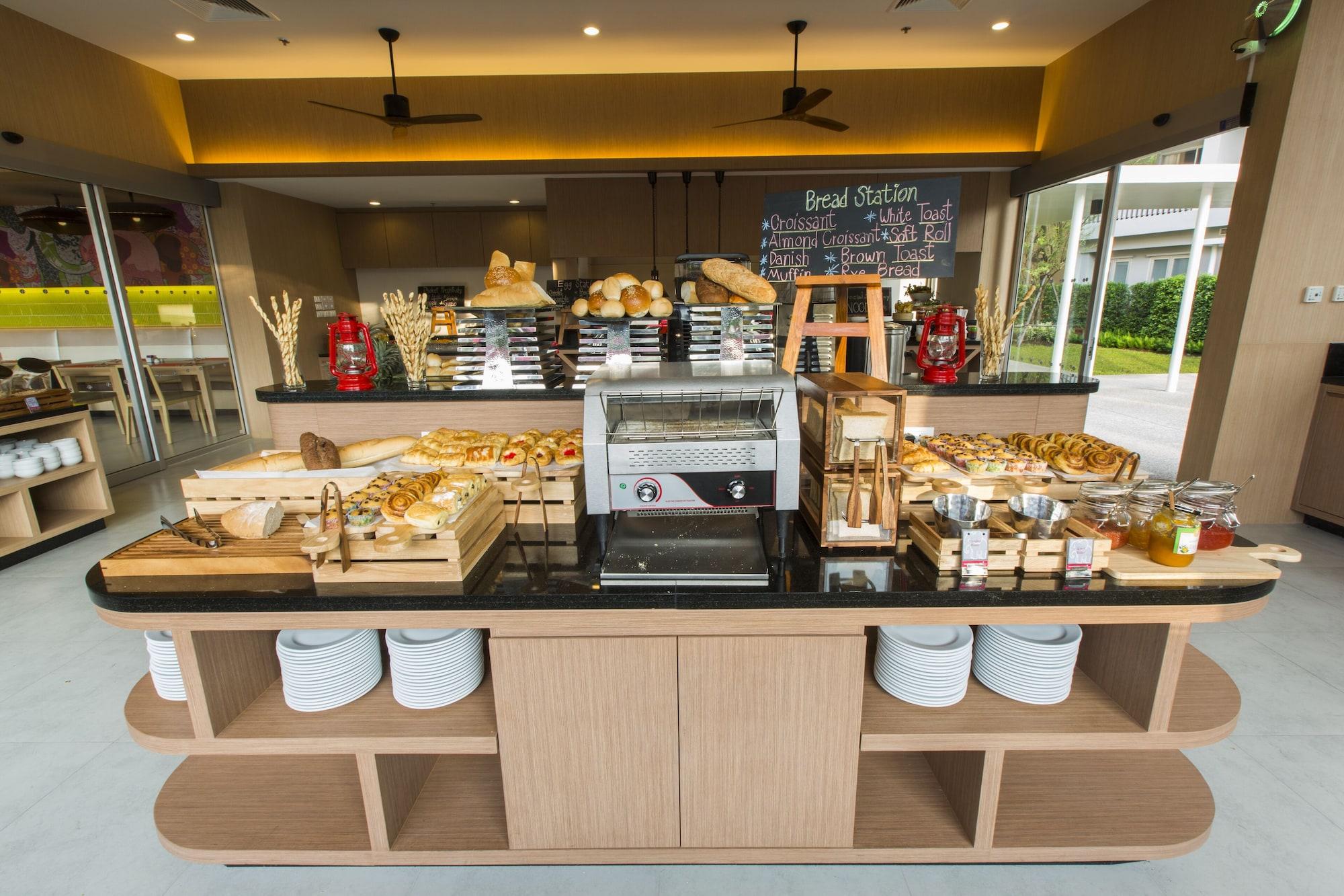 Restaurant Ramada by Wyndham Phuket Deevana