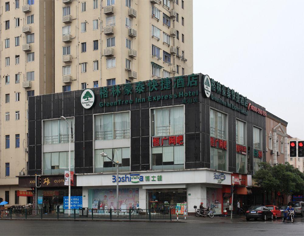 Vista da fachada GreenTree Inn Shanghai Dongming Road Subway Station Express