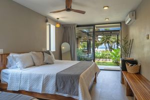 Renta temporal - Nanku Coyote - Luxurious Beachfront Home w/ 8 Private Bedrooms and Infinity Pool