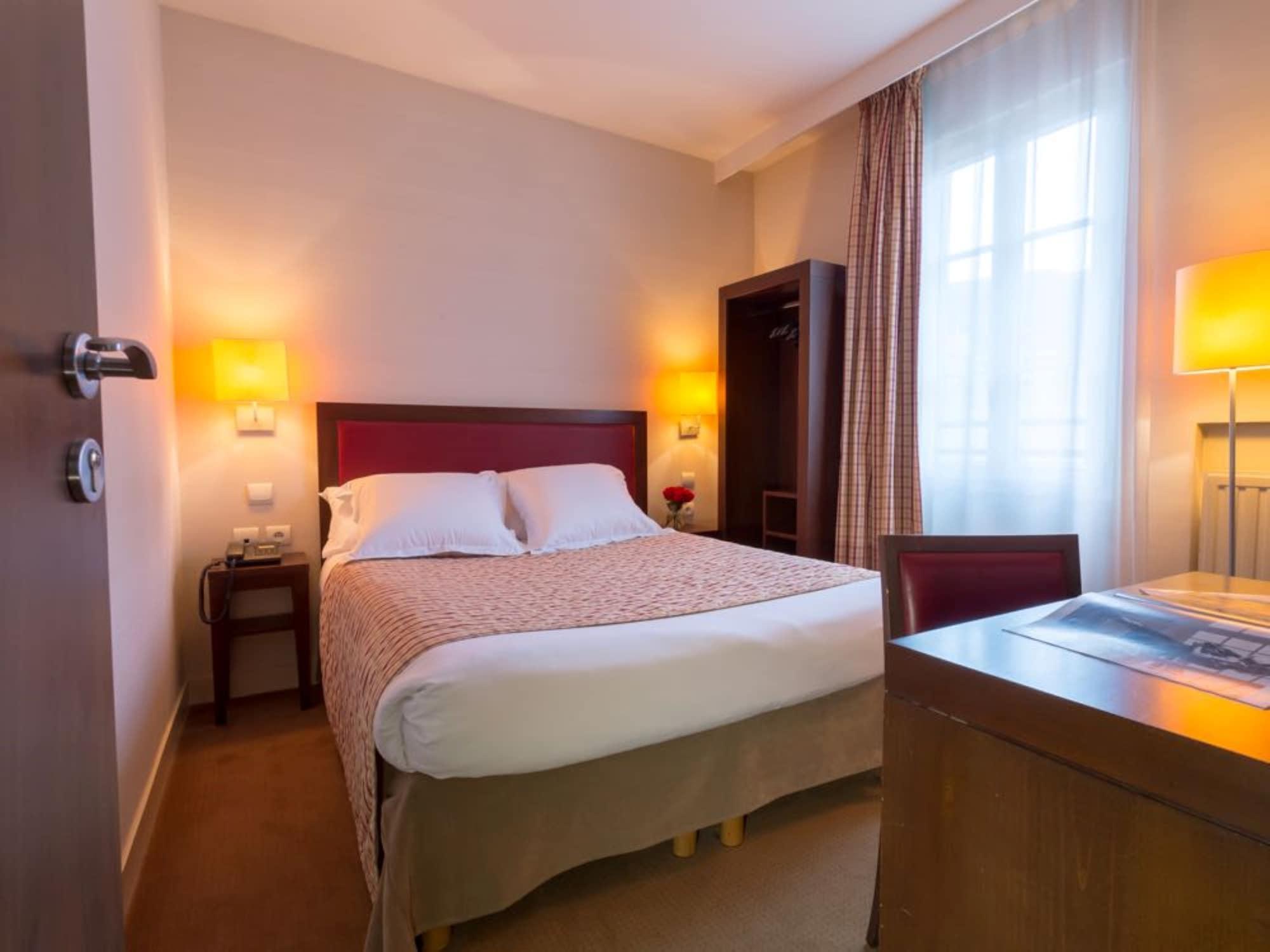 Varios Hôtel Le Home