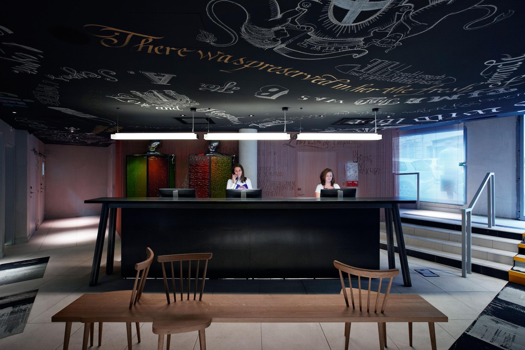 Vista Lobby Mama Shelter Marseille