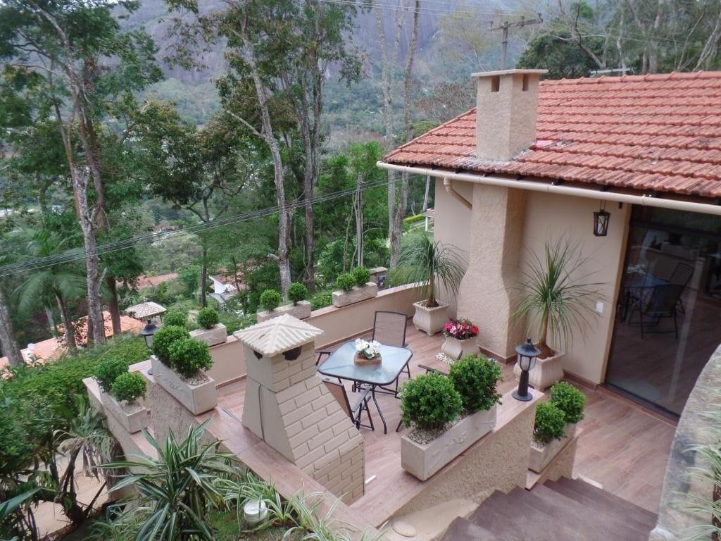 Varios The Lodge