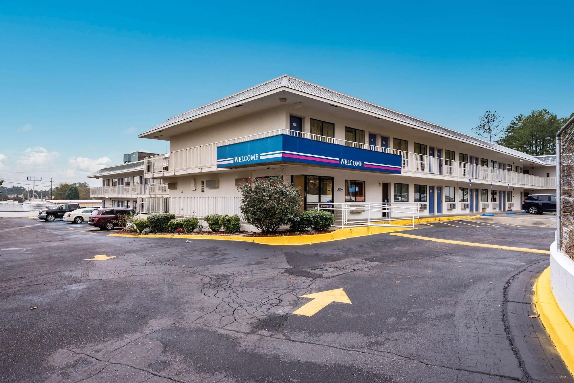 Vista Exterior Motel 6 Bessemer, AL - Birmingham