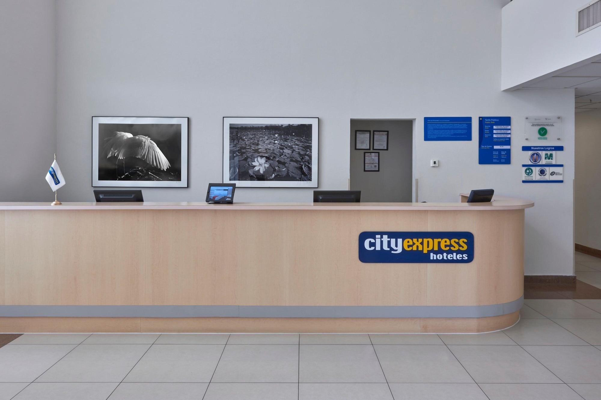 Vista Lobby City Express by Marriott Saltillo Sur