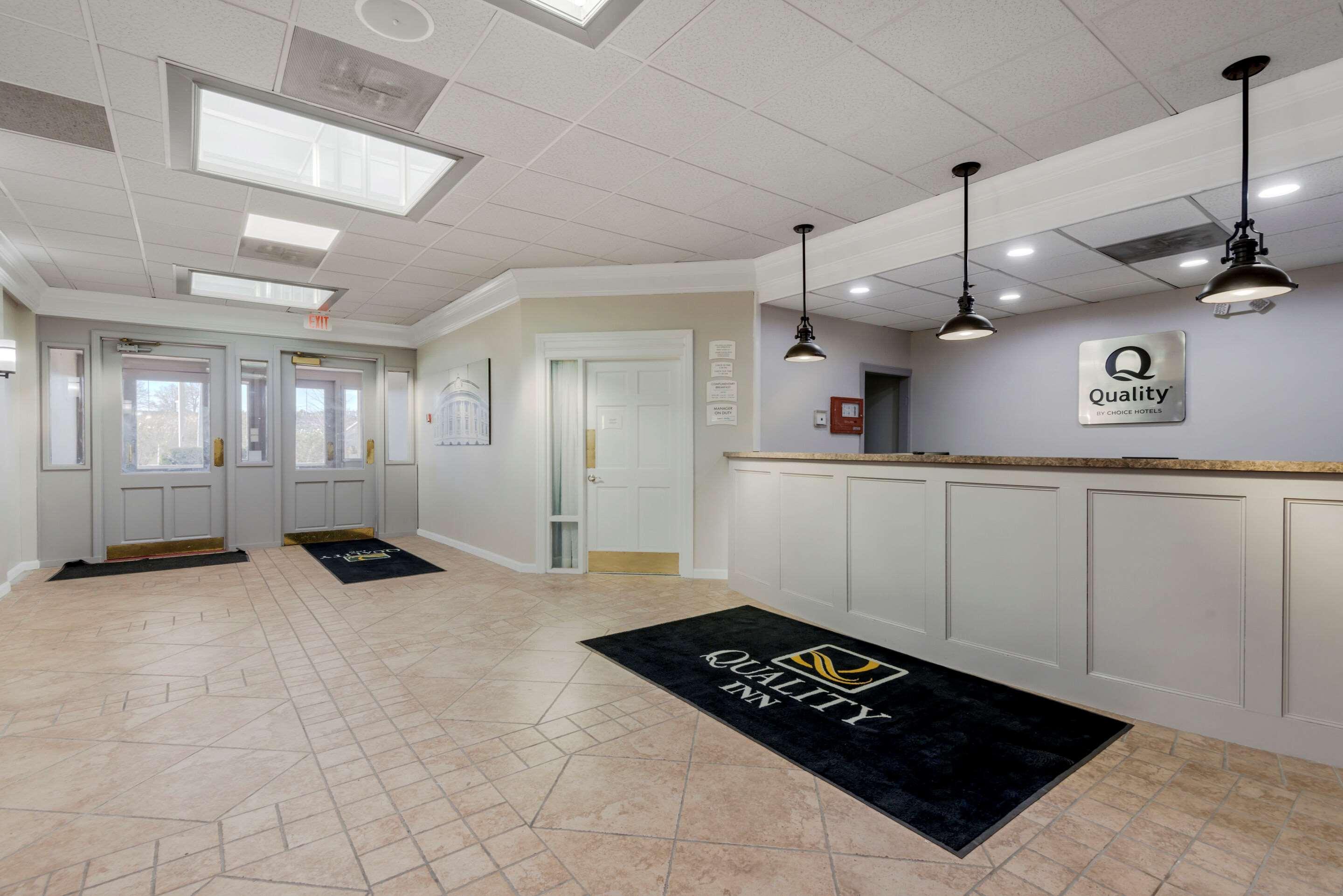 Vista Lobby Quality Inn & Suites New Hartford - Utica