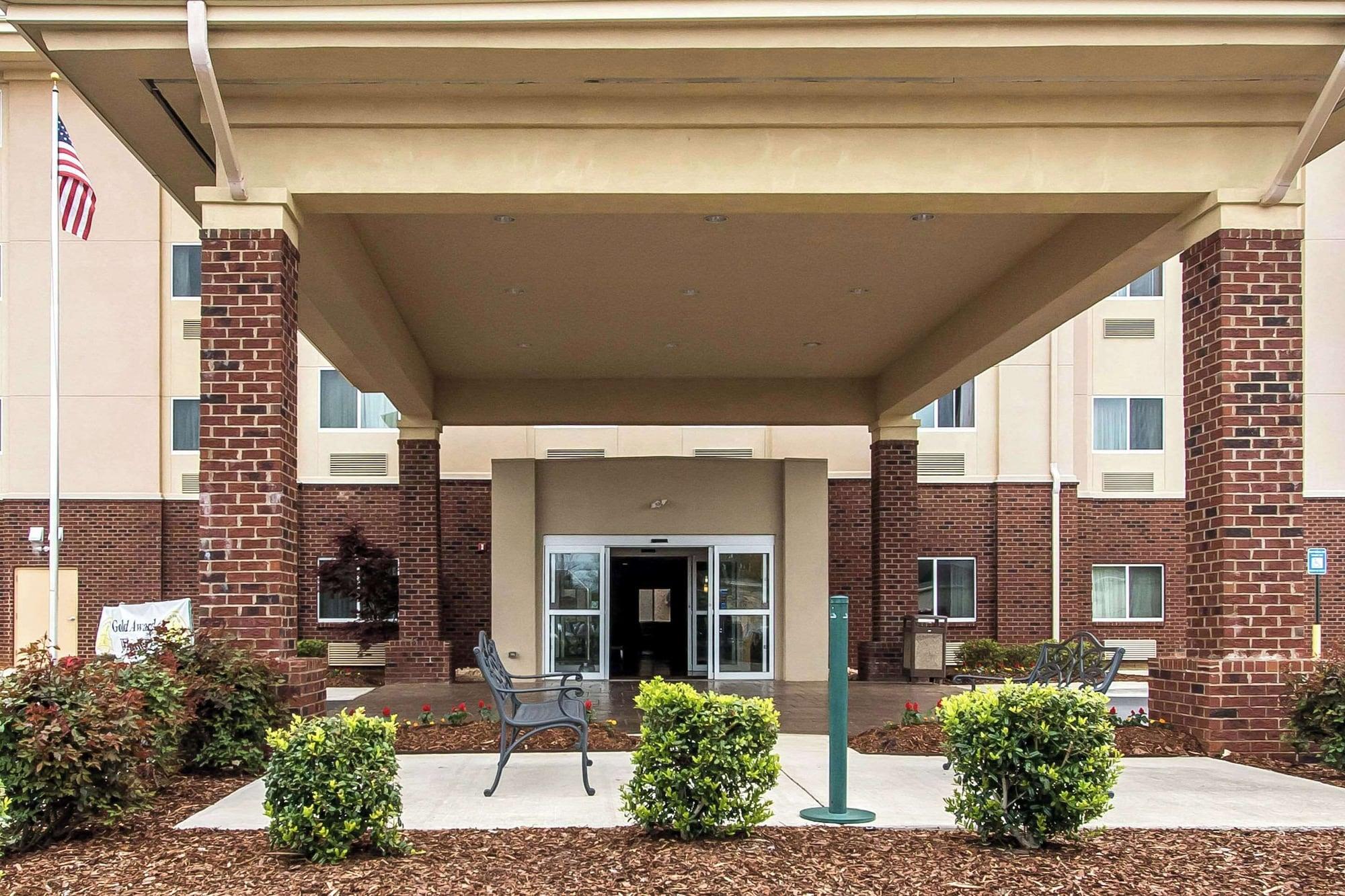 Vista Exterior Sleep Inn & Suites Huntsville near U.S. Space & Rocket Center