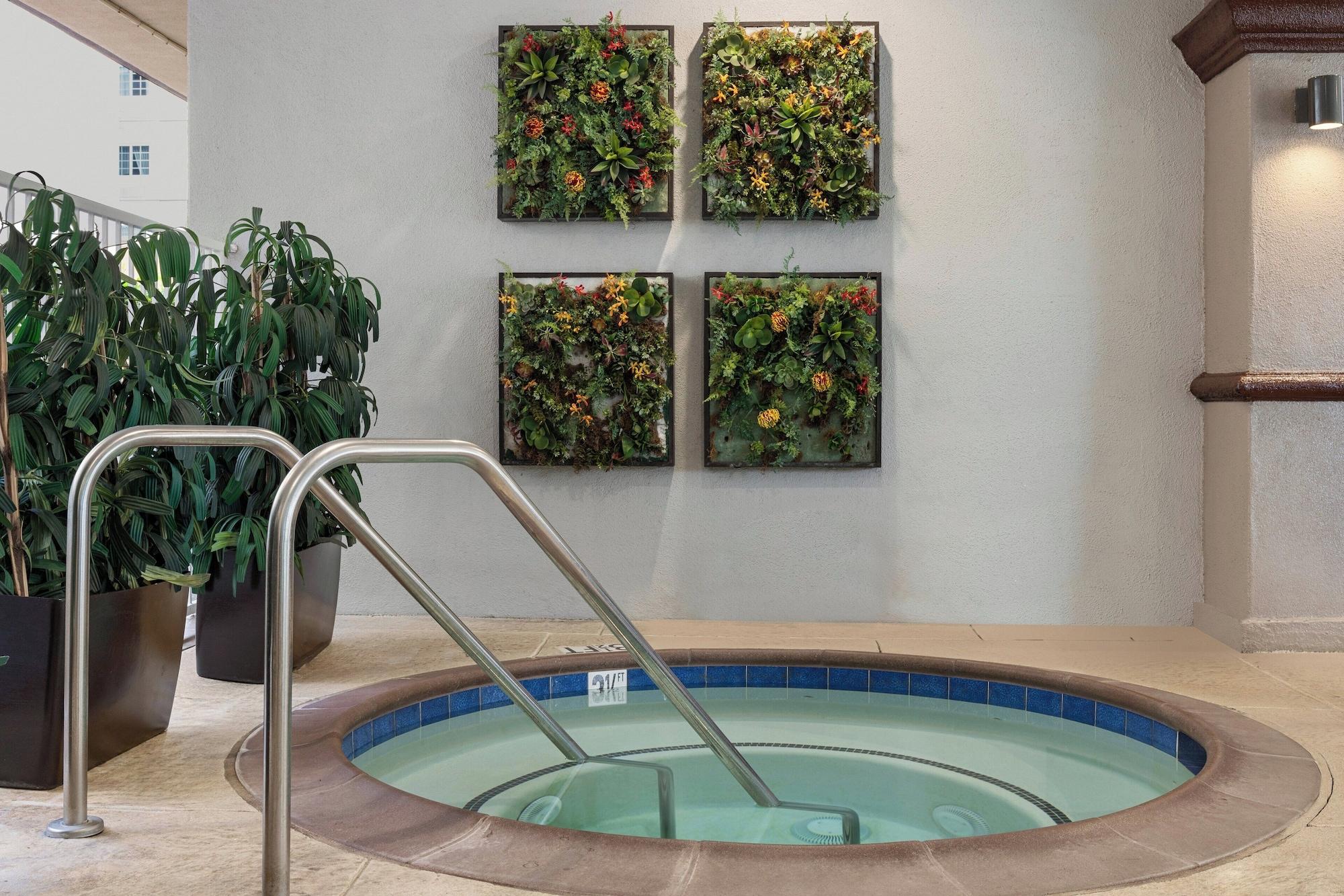 Spa Peacock Suites