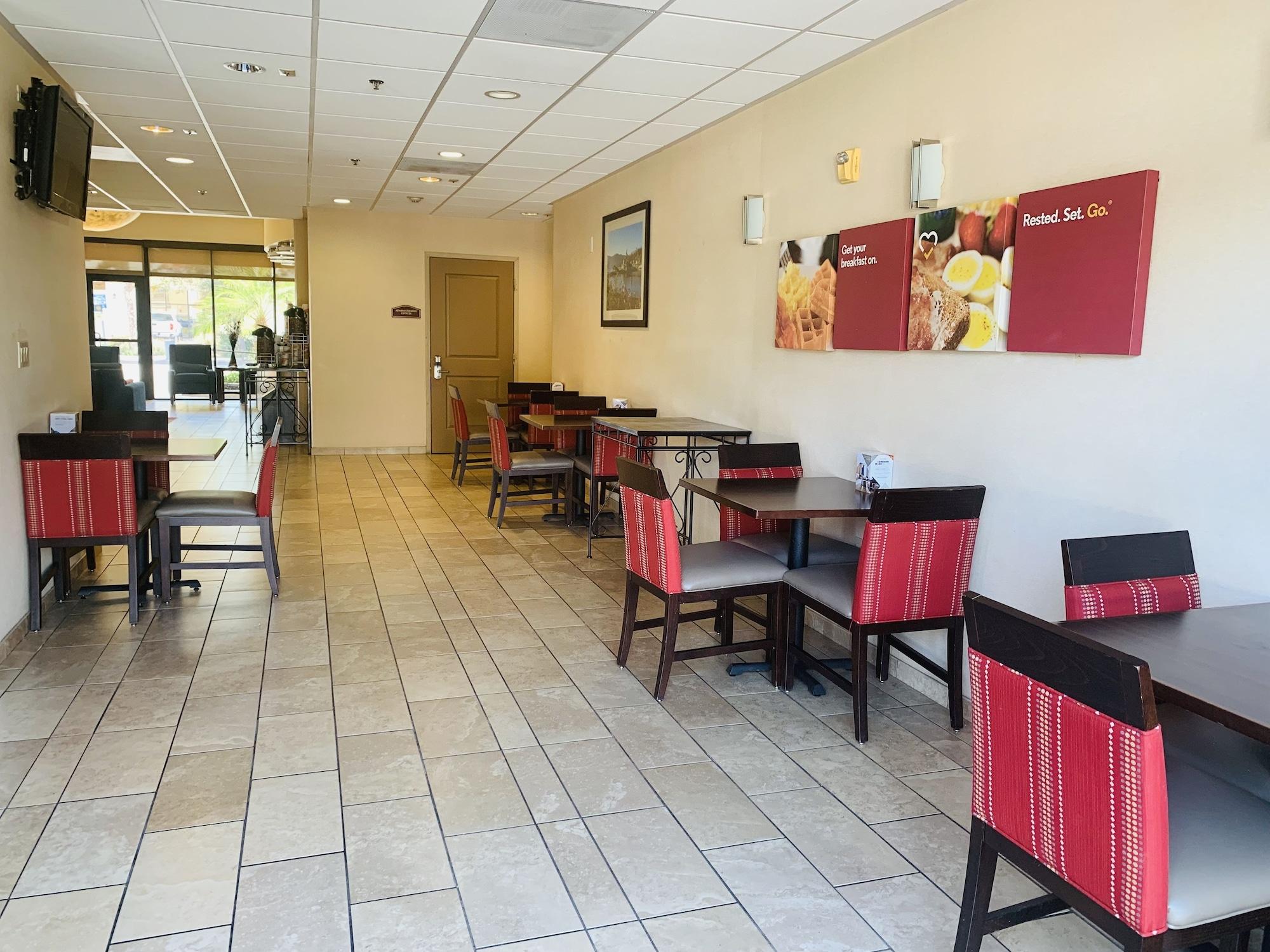 Restaurant Comfort Suites Near City of Industry - Los Angeles