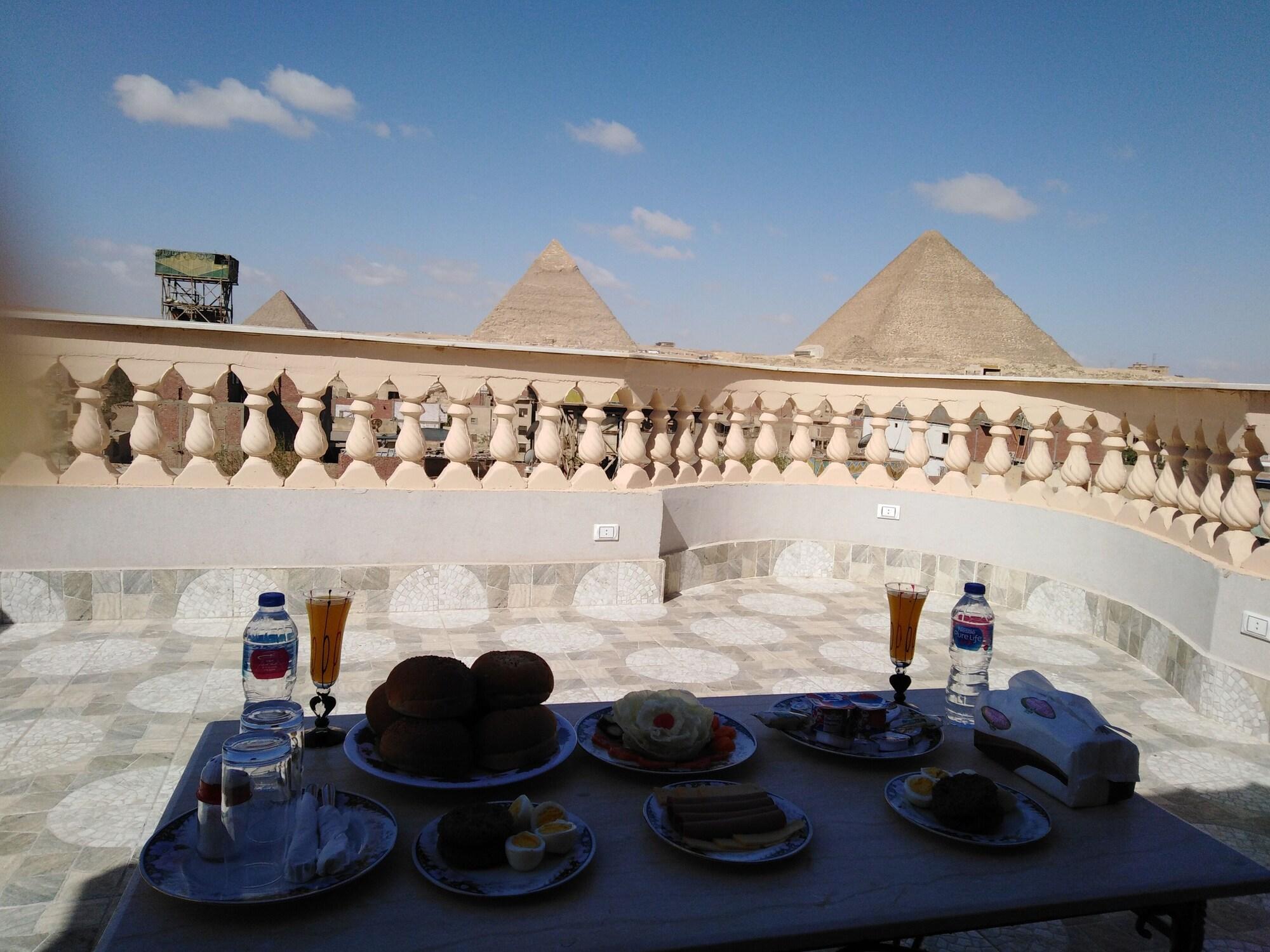 Vista Exterior Queen Pyramids View Inn