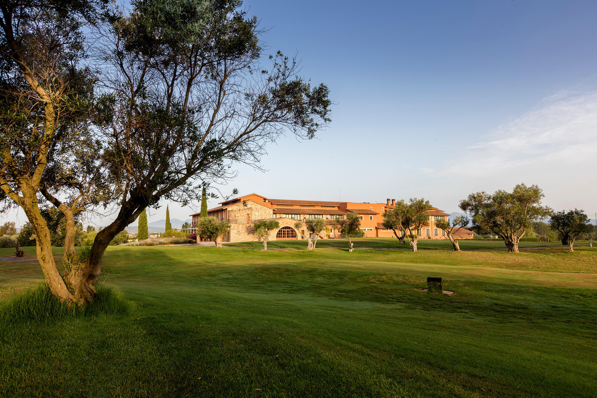 Vista Exterior Peralada Wine Spa & Golf