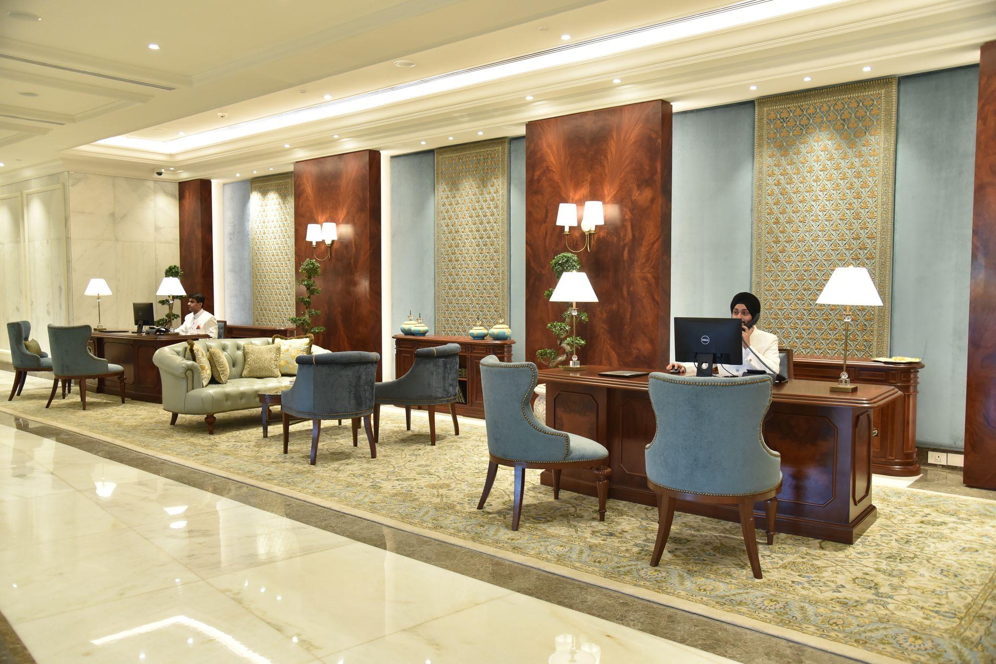 Lobby view Taj Palace Hotel