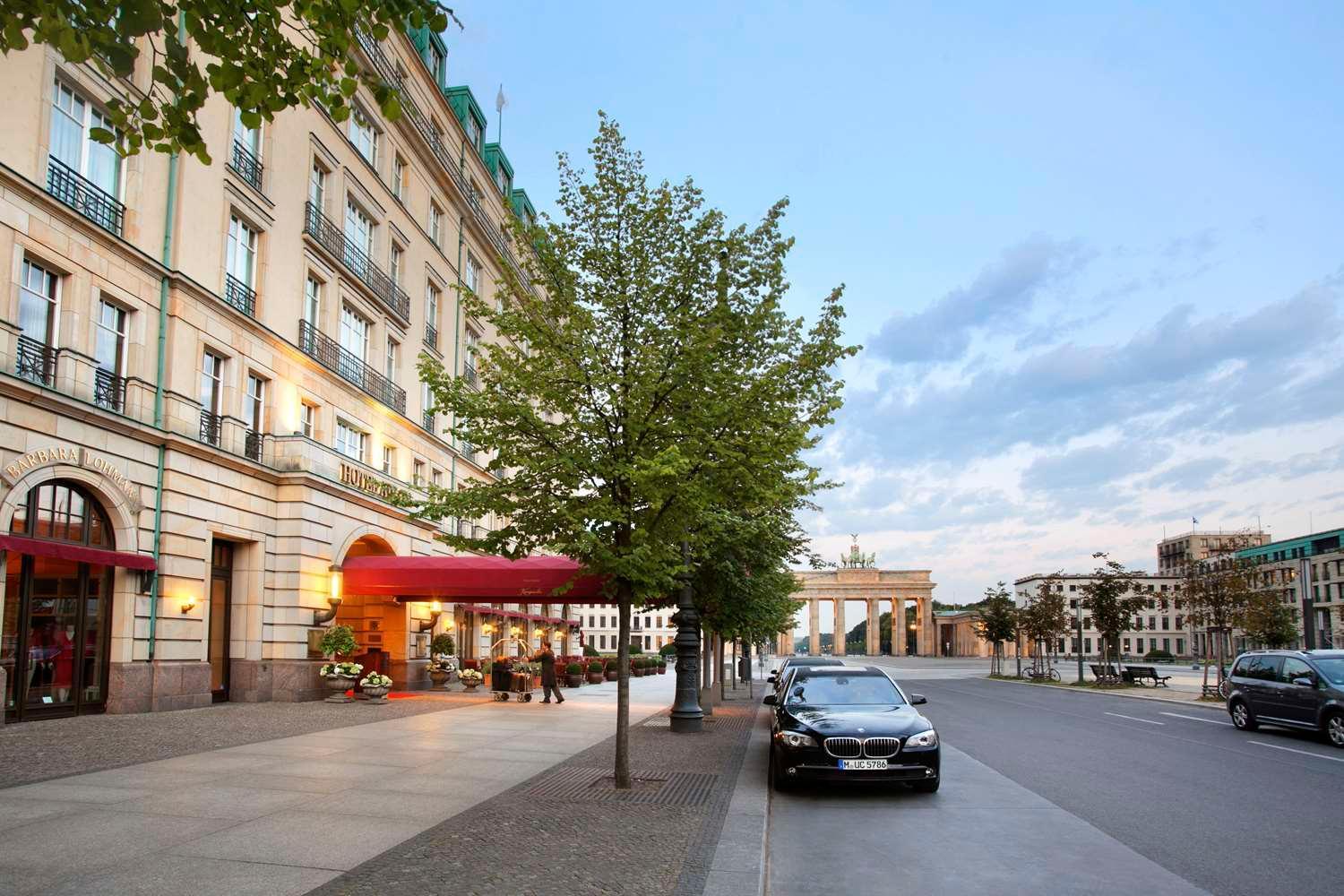 Vista Exterior Hotel Adlon Kempinski