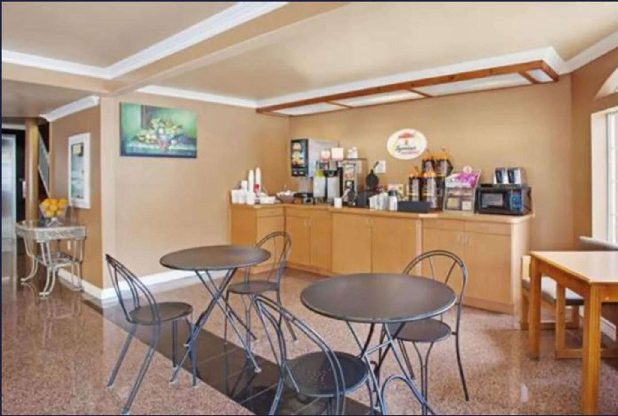 Restaurant Super 8 by Wyndham Los Angeles Downtown