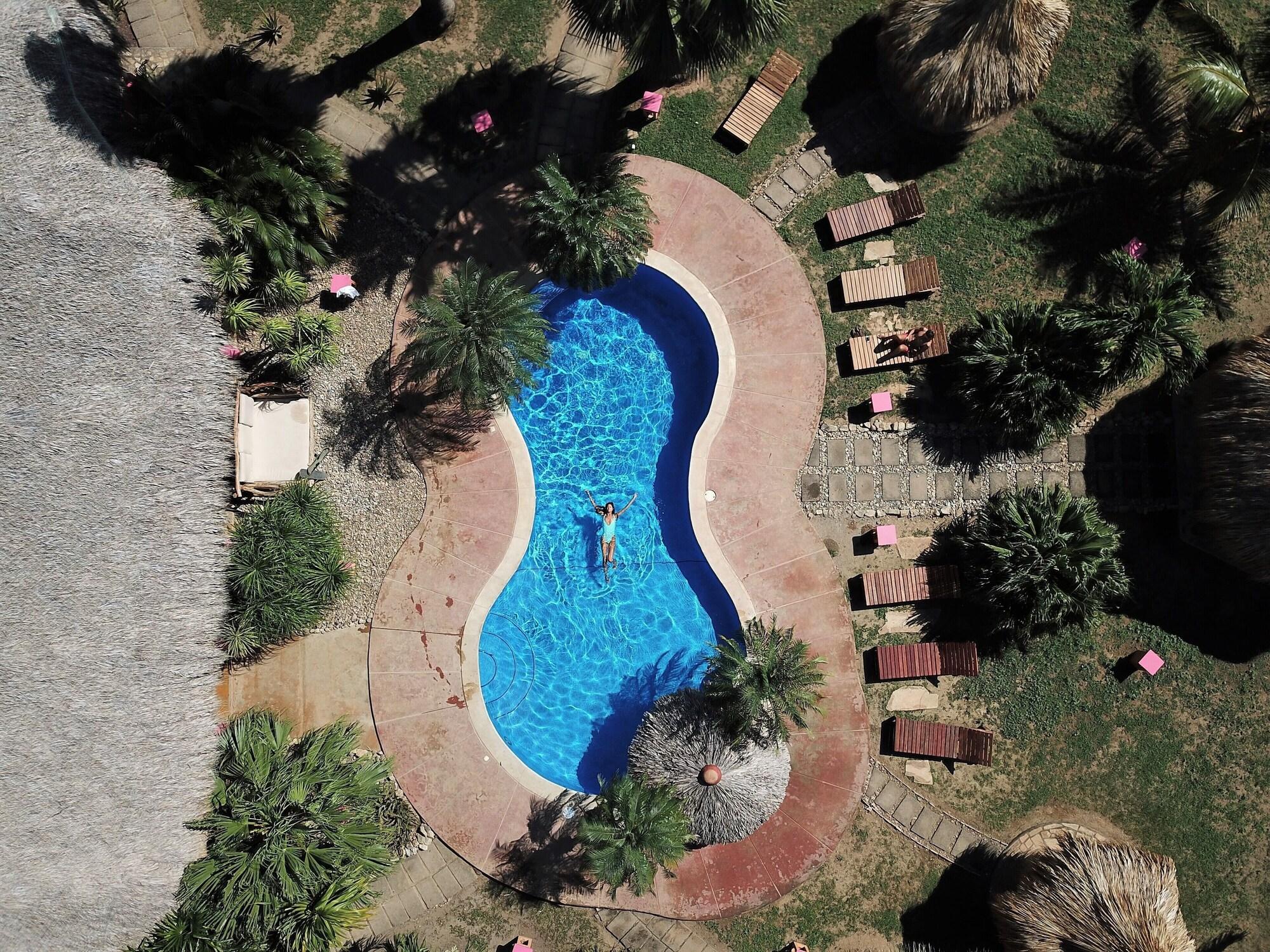 Varios Buena Onda Beach Resort