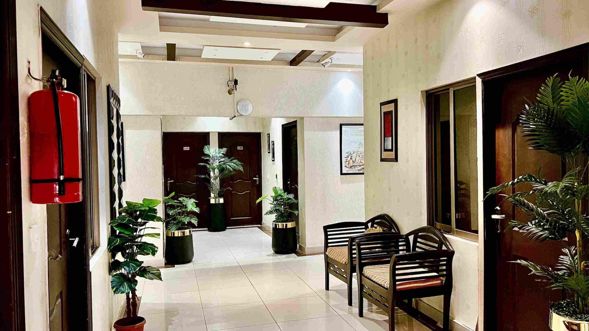 Vista Lobby Royal Inn Hotel