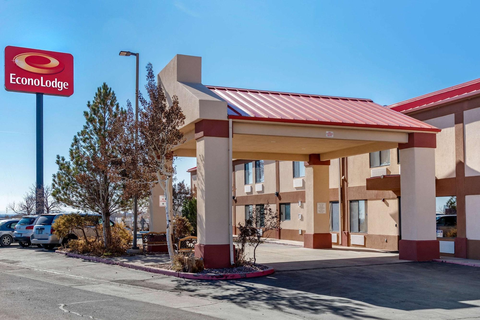Varios Econo Lodge Pueblo North