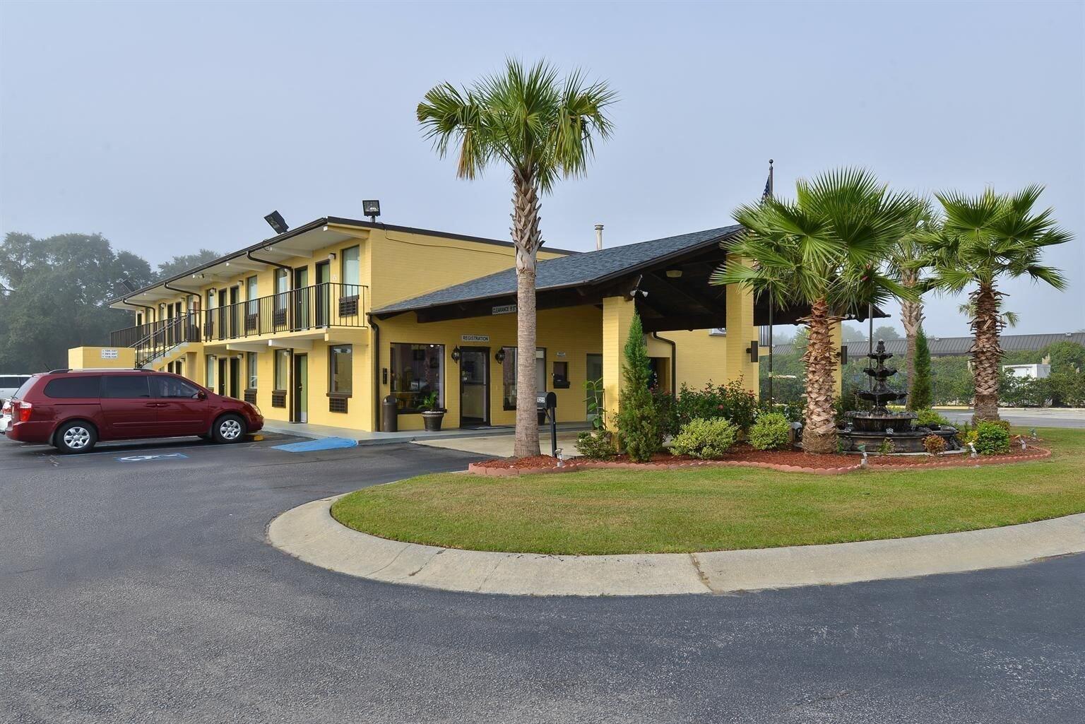 Vista Exterior Americas Best Value Inn St. George, SC