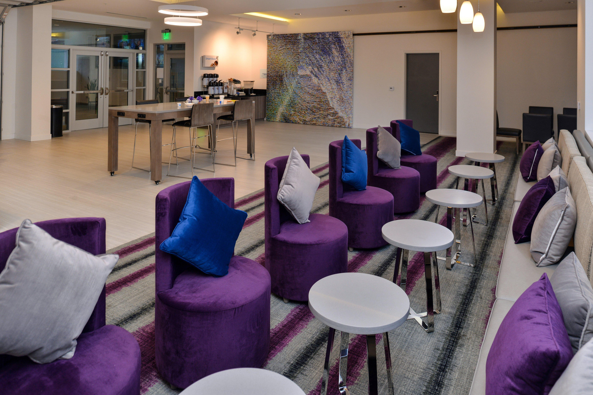 Vista Lobby Holiday Inn Express & Suites San Diego - Mission Valley by IHG