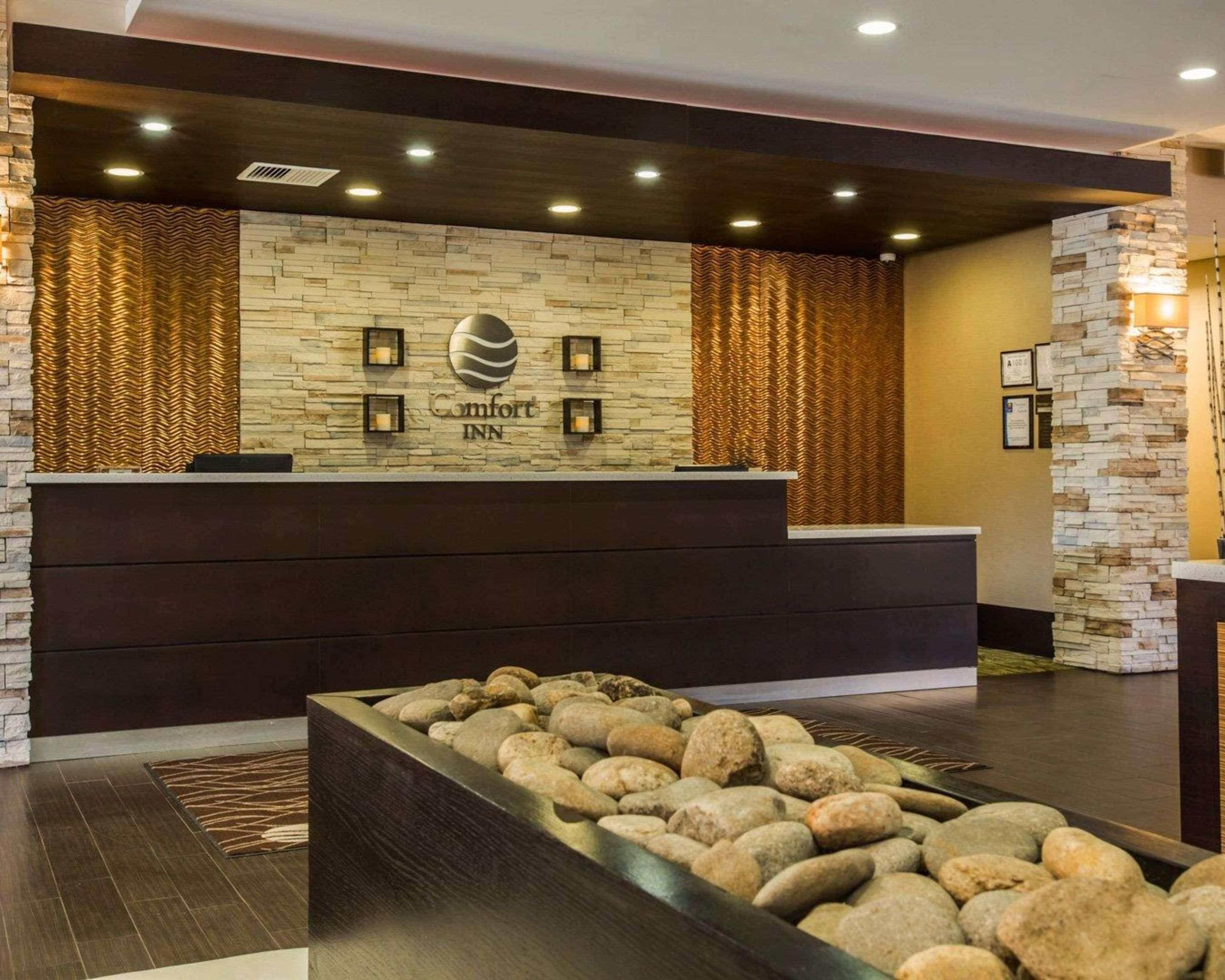 Vista Lobby Comfort Inn Sylva - Cullowhee