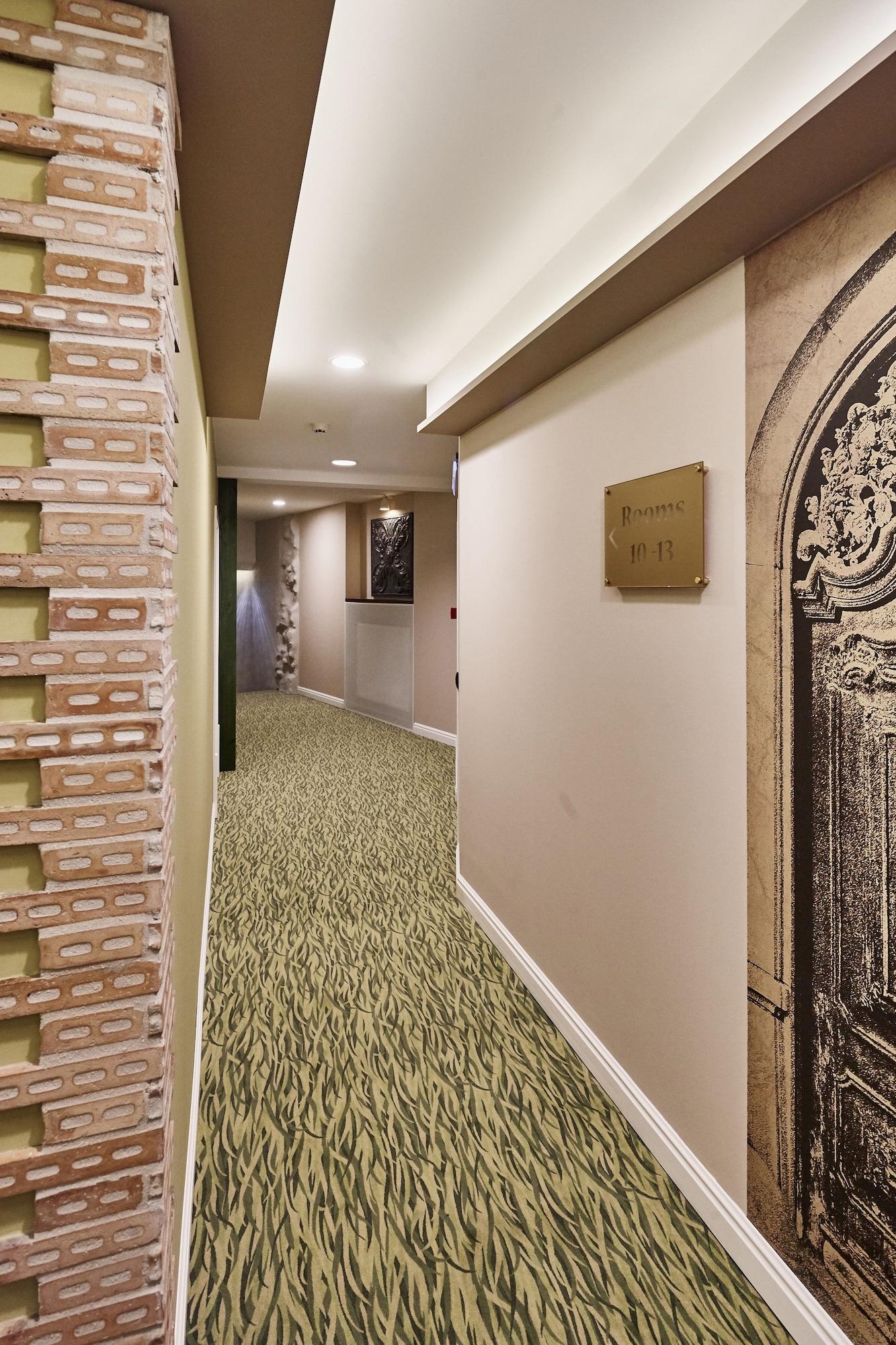 Varios Maison Bistro & Hotel