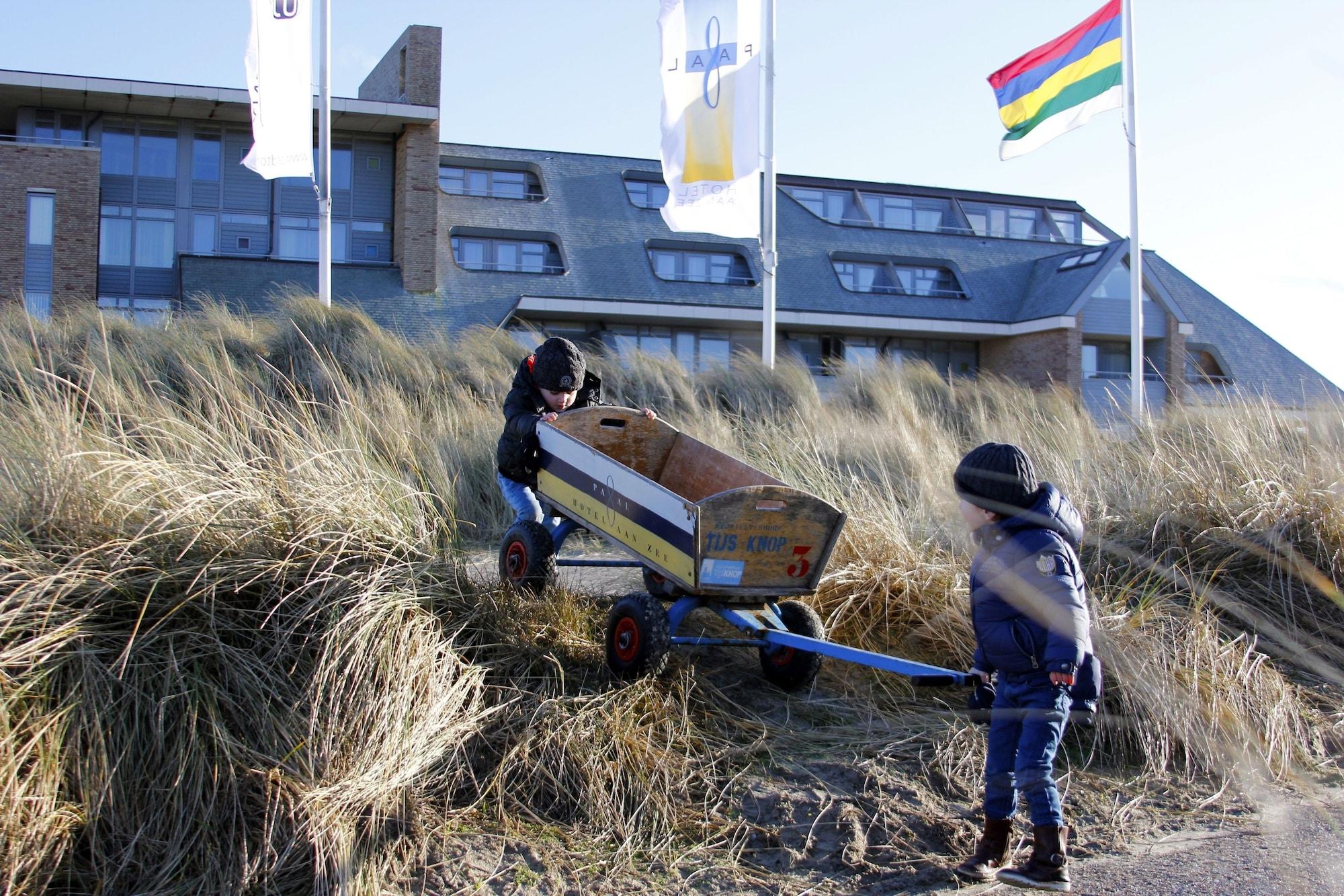 Vista Exterior Paal 8 hotel aan Zee