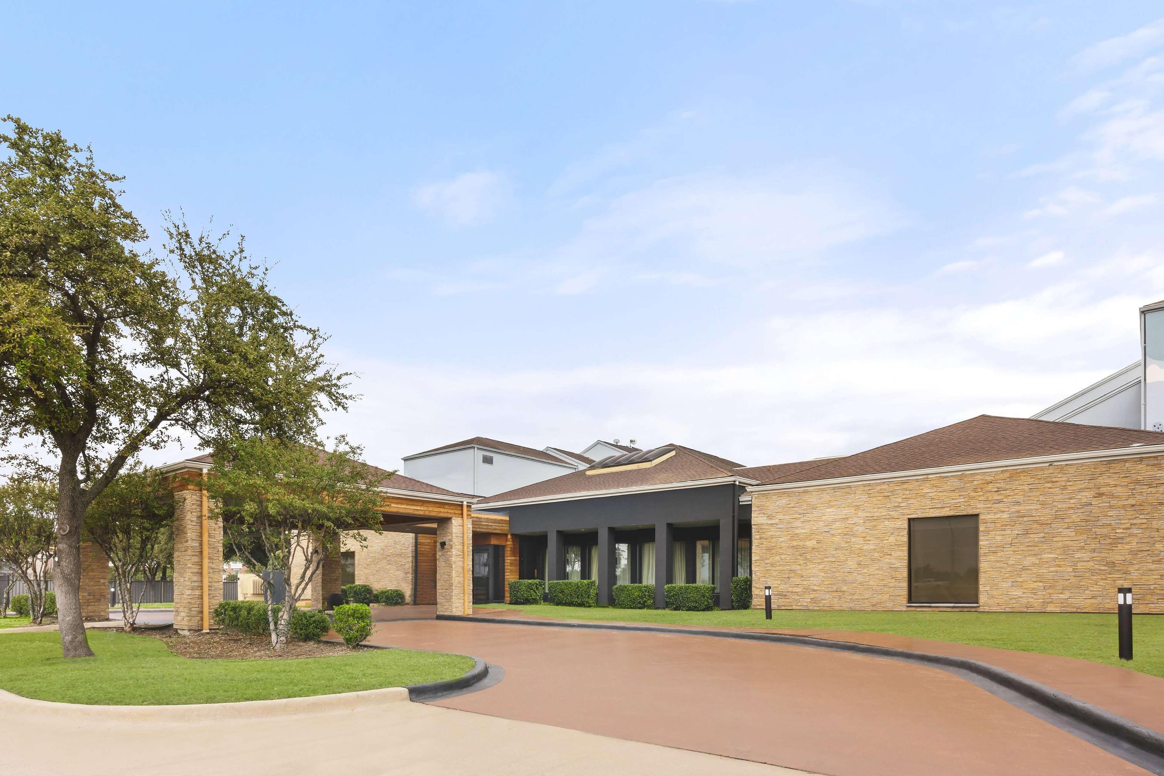 Vista Exterior Super 8 by Wyndham Dallas Love Field Airport