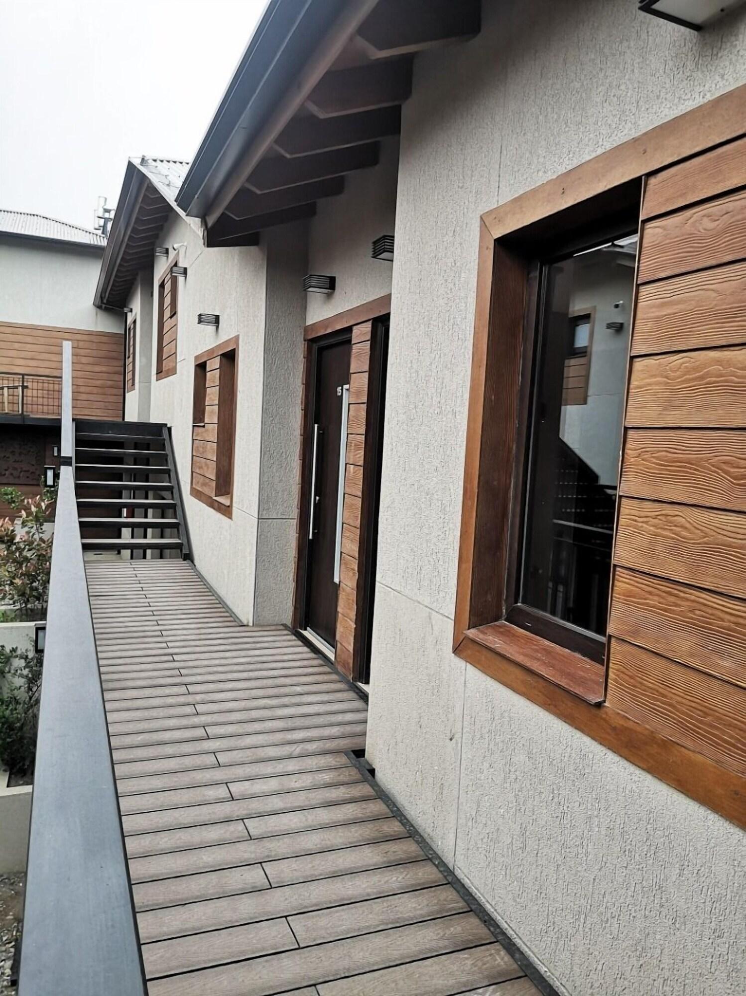 Vista Exterior Senderos Aparts & Suites