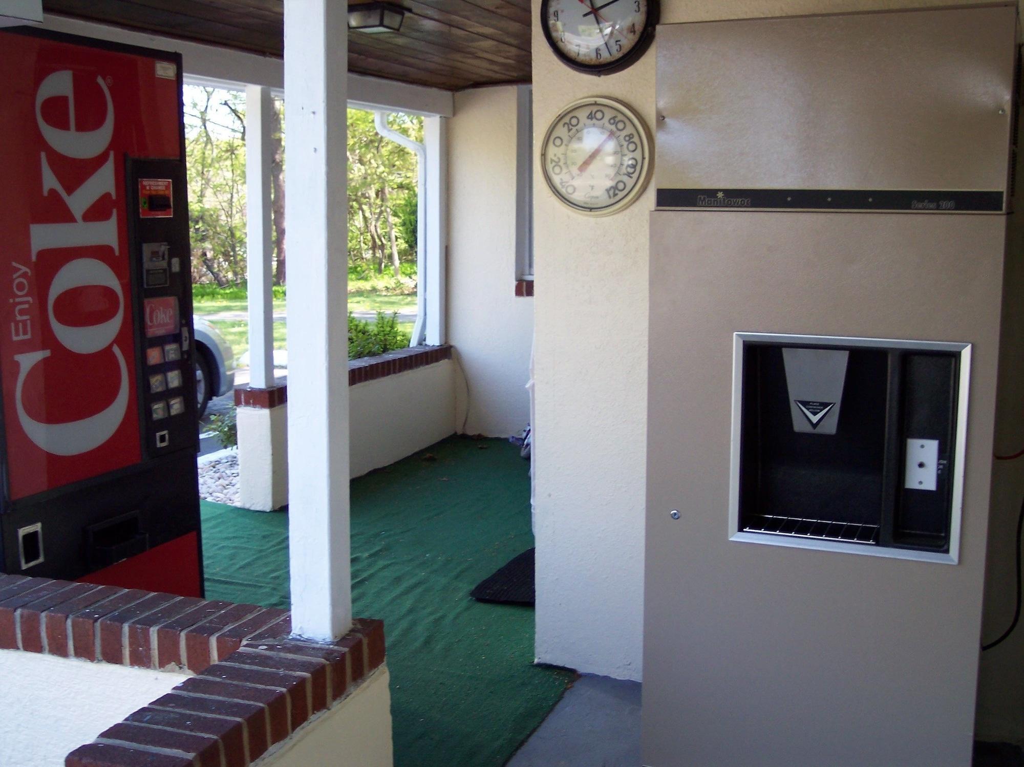 Vista Exterior Shore Hills Motel