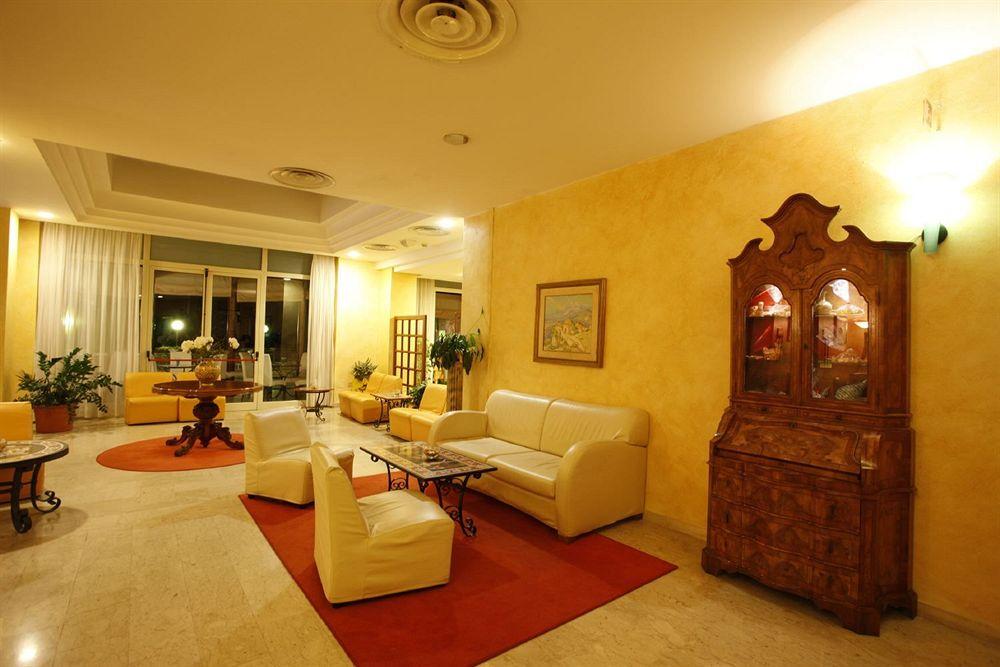 Vista Lobby Hotel Villa Esperia