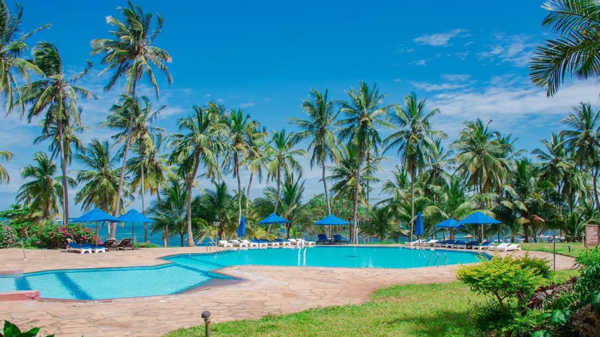 Vista Piscina Mombasa Continental Resort