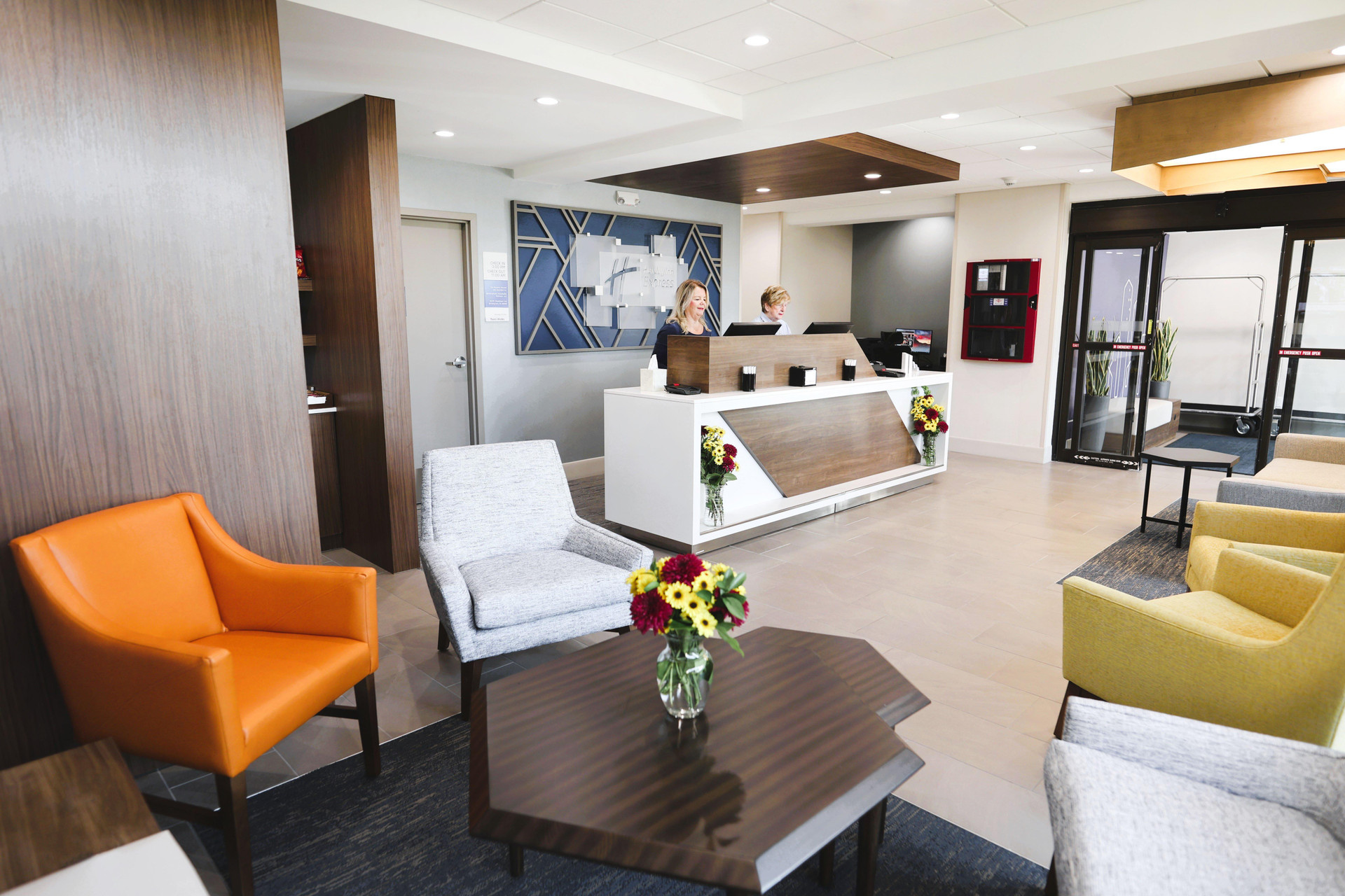 Vista Lobby Holiday Inn Express Birmingham Redditch by IHG