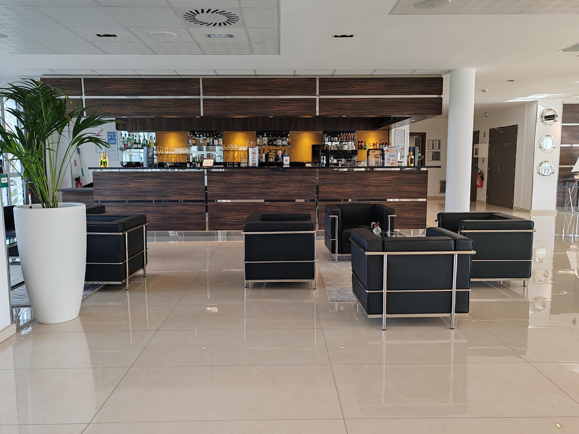 Bar/Salón Westotel Taverny