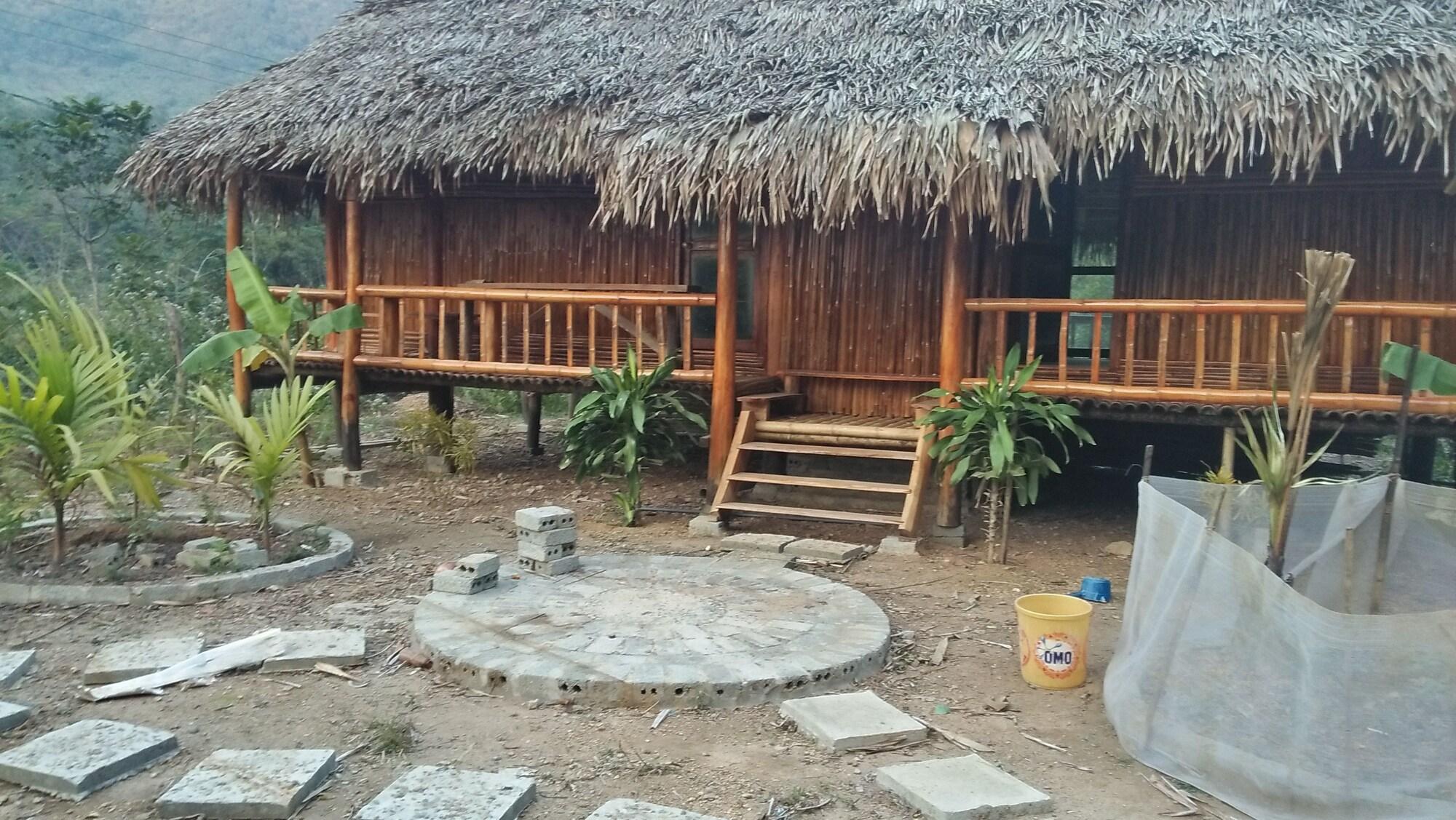 Varios Pu Luong Holiday