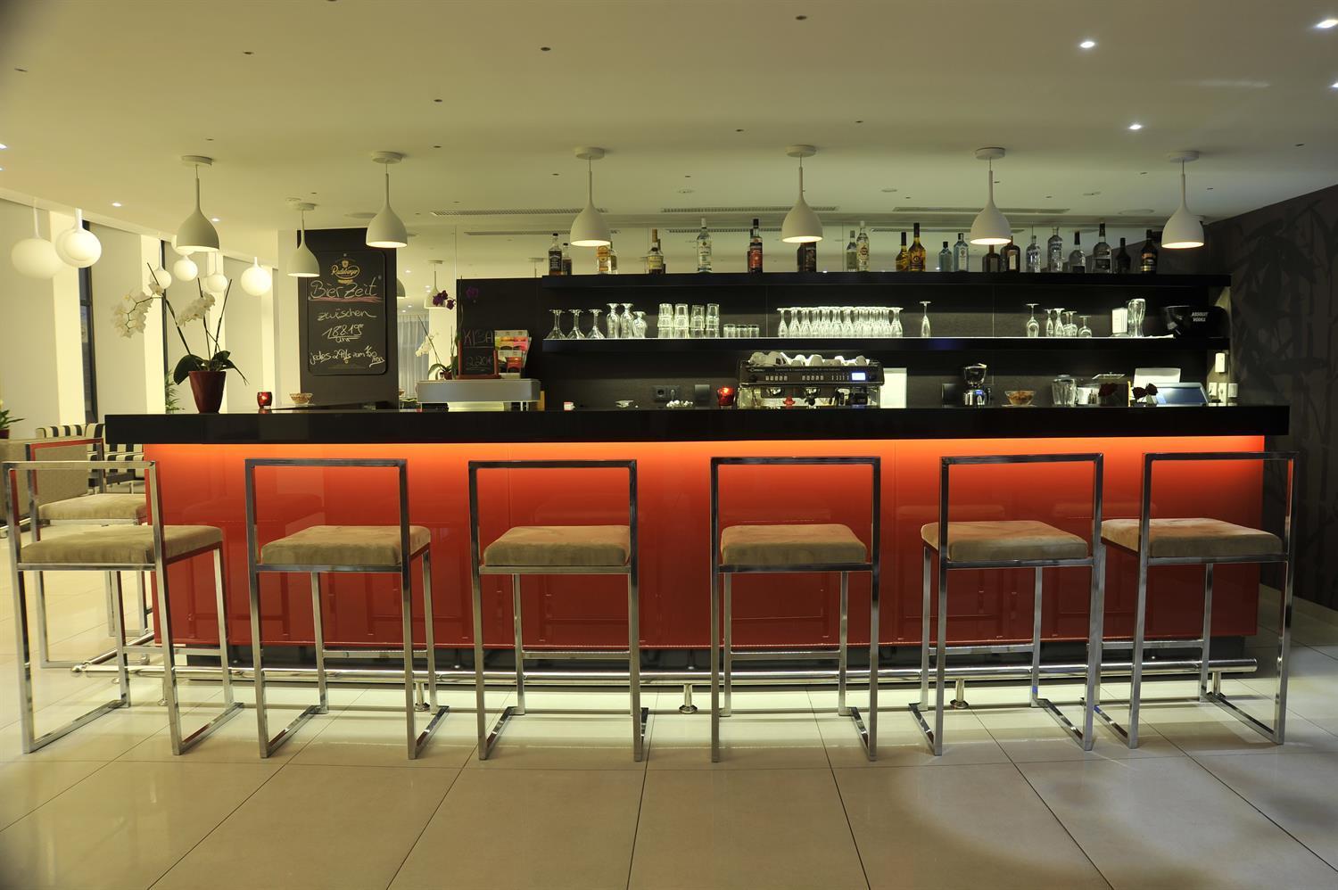 Bar/Salón Golden Tulip Kassel Hotel Reiss