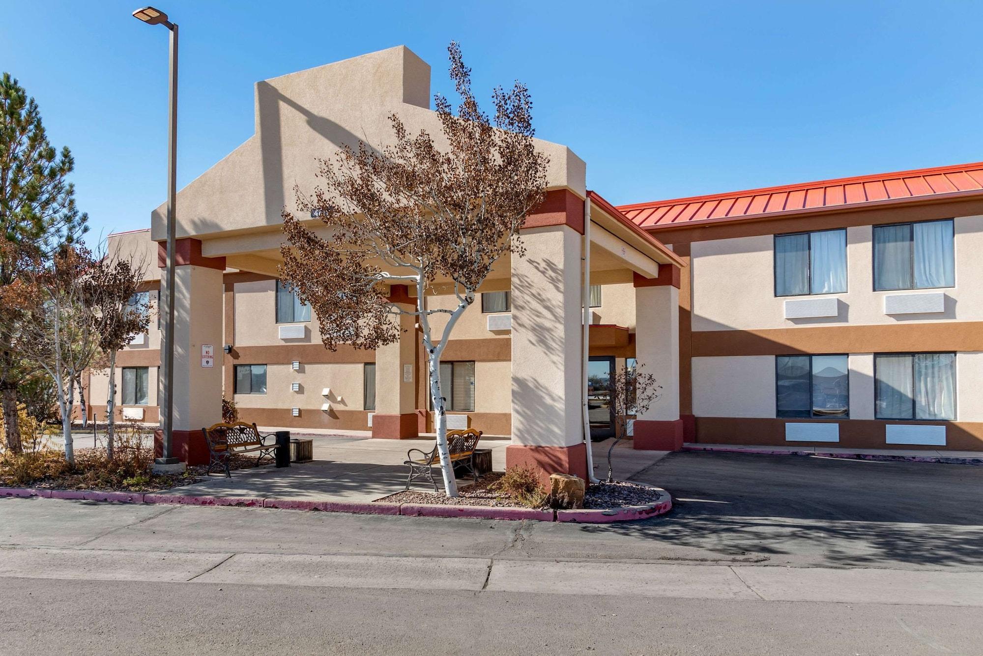 Vista Exterior Econo Lodge Pueblo North
