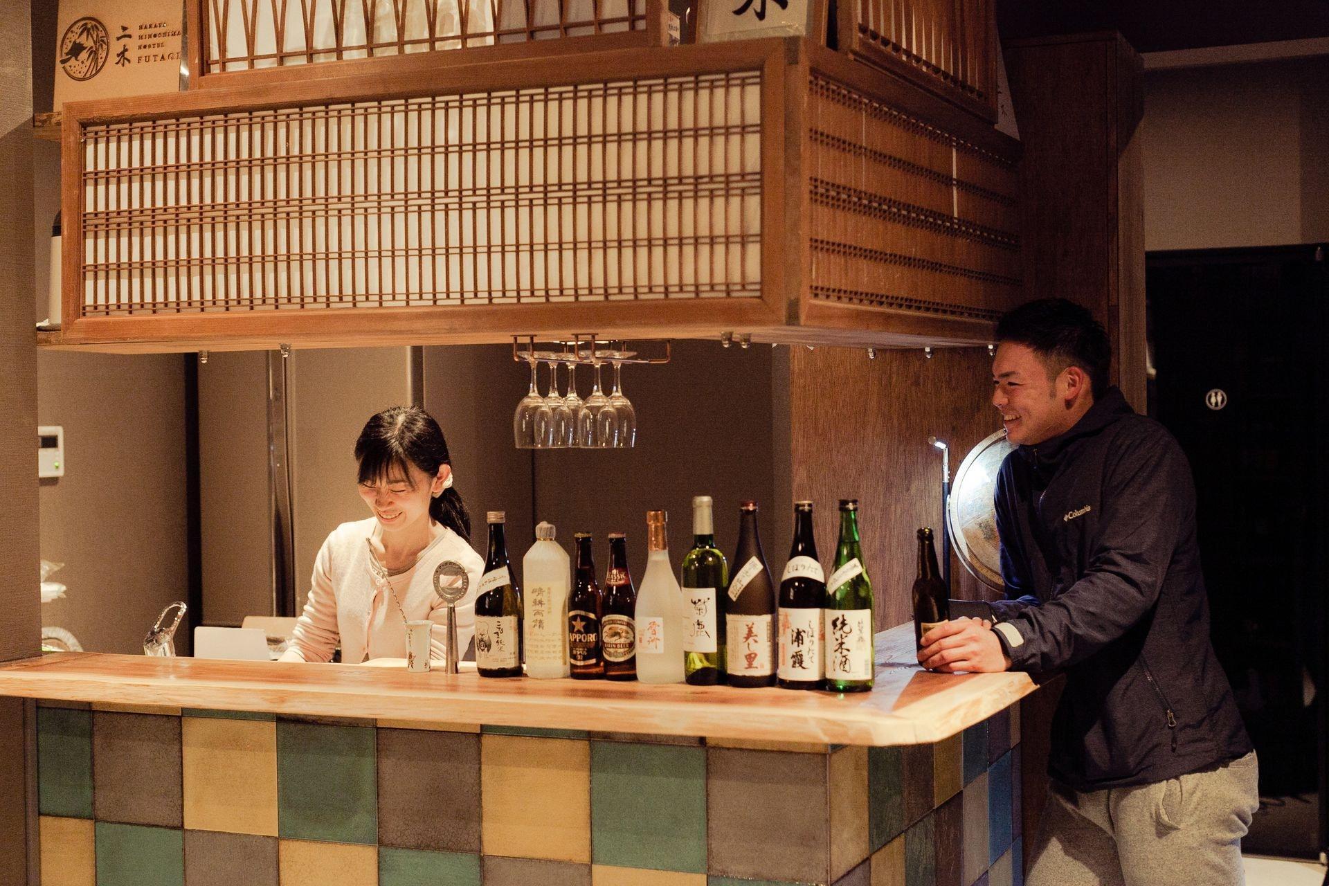 Bar/Salón Hakata Minoshima Hostel FUTAGI