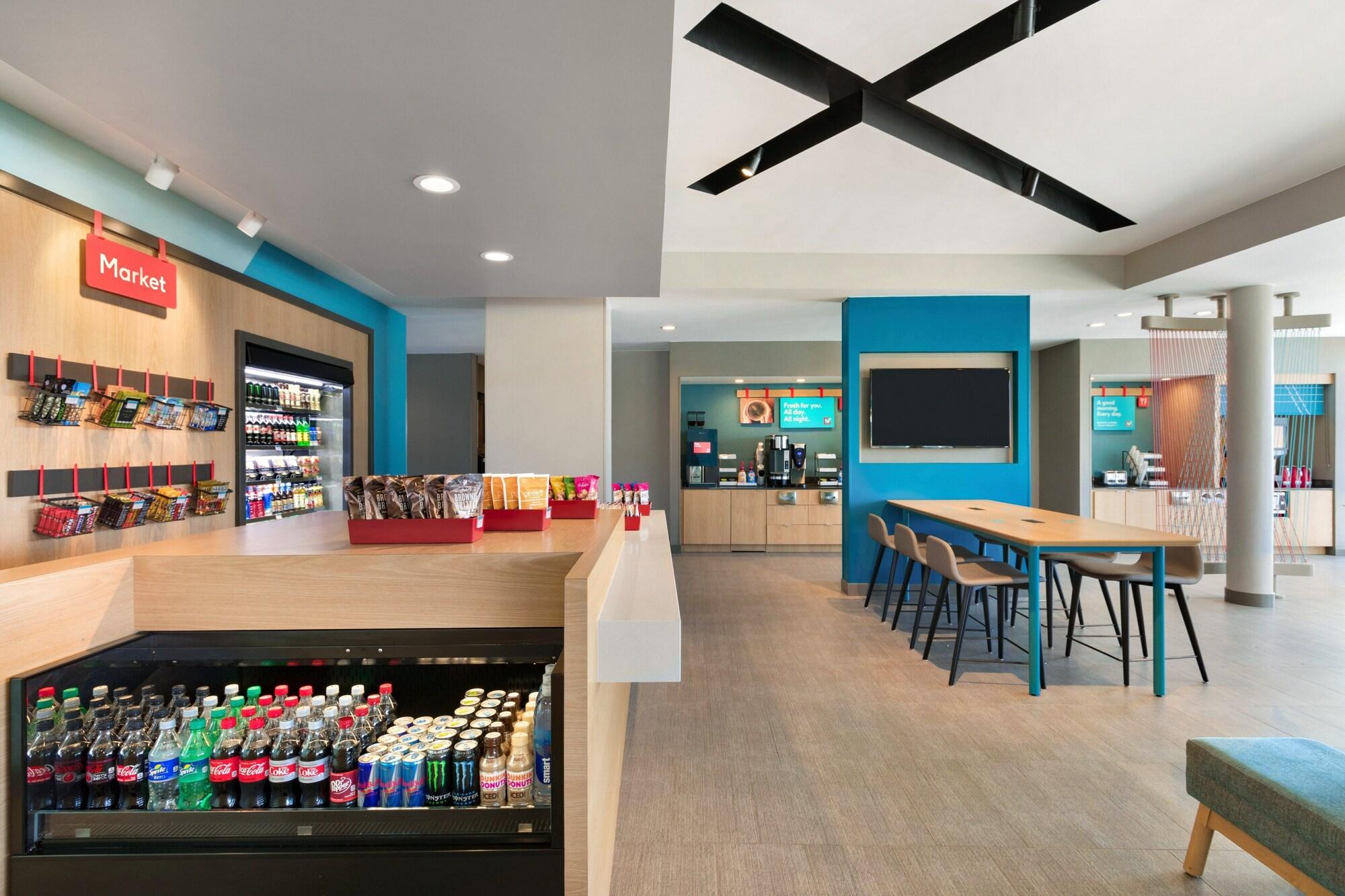 Vista Lobby avid hotel Staunton by IHG