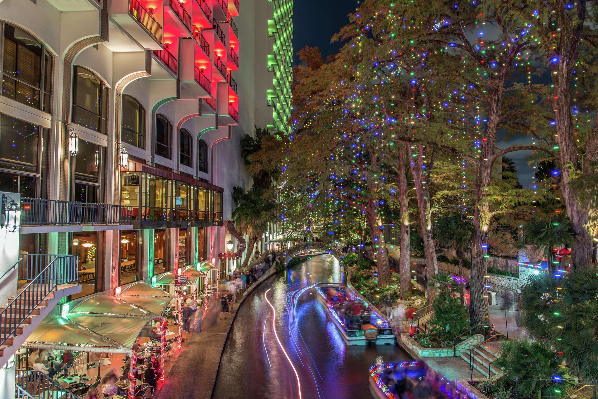 Vista Exterior Hilton Palacio Del Rio