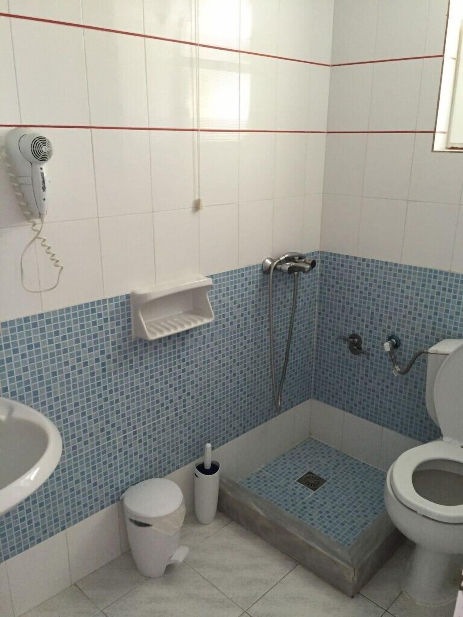 Equipamiento de Habitación George House Apartments & Villa