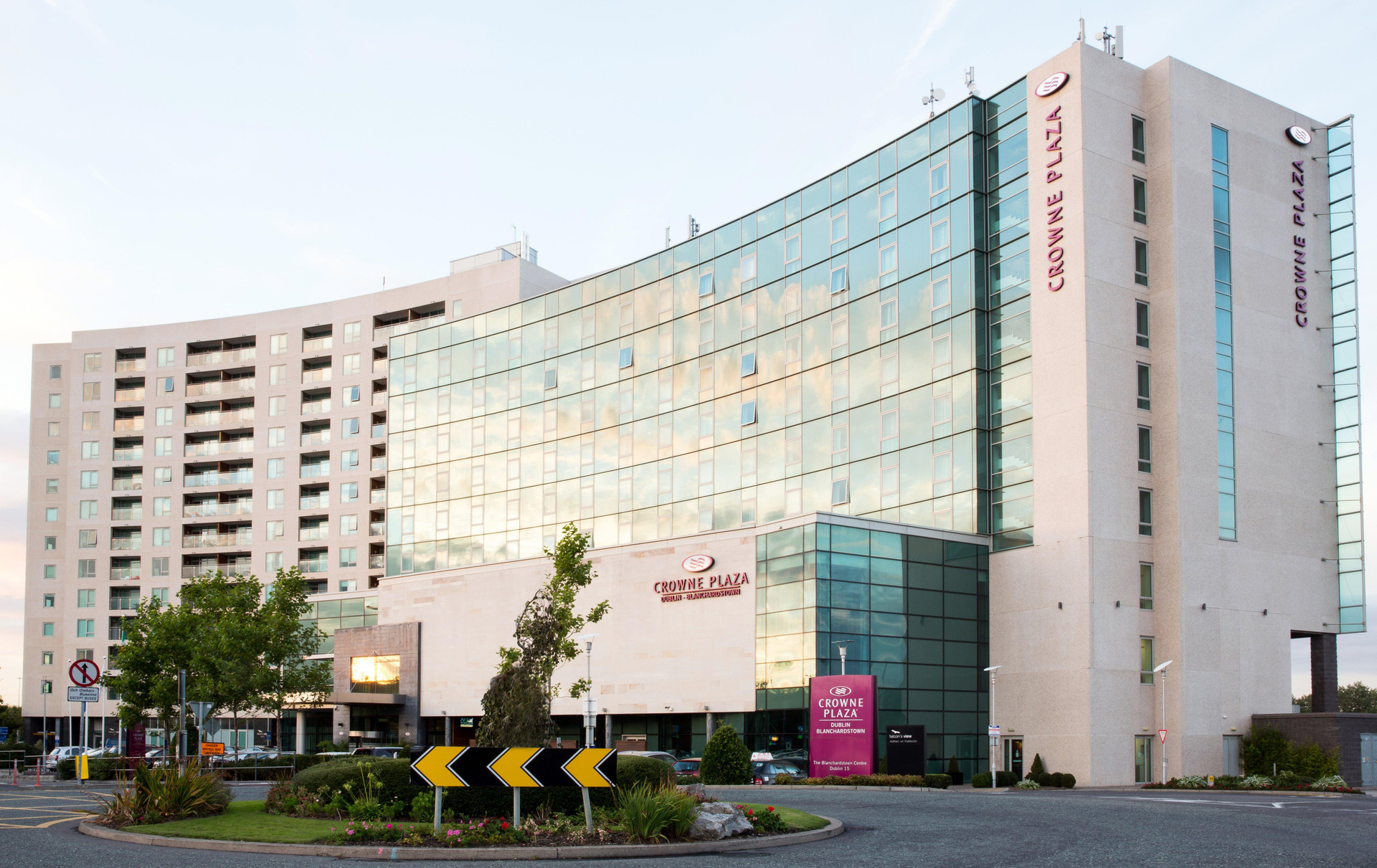 Vista Exterior Crowne Plaza Hotel Blanchardstown by IHG