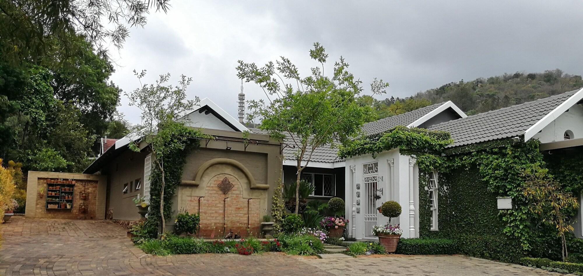 Vista Exterior At 98 on Lynburn Guest House