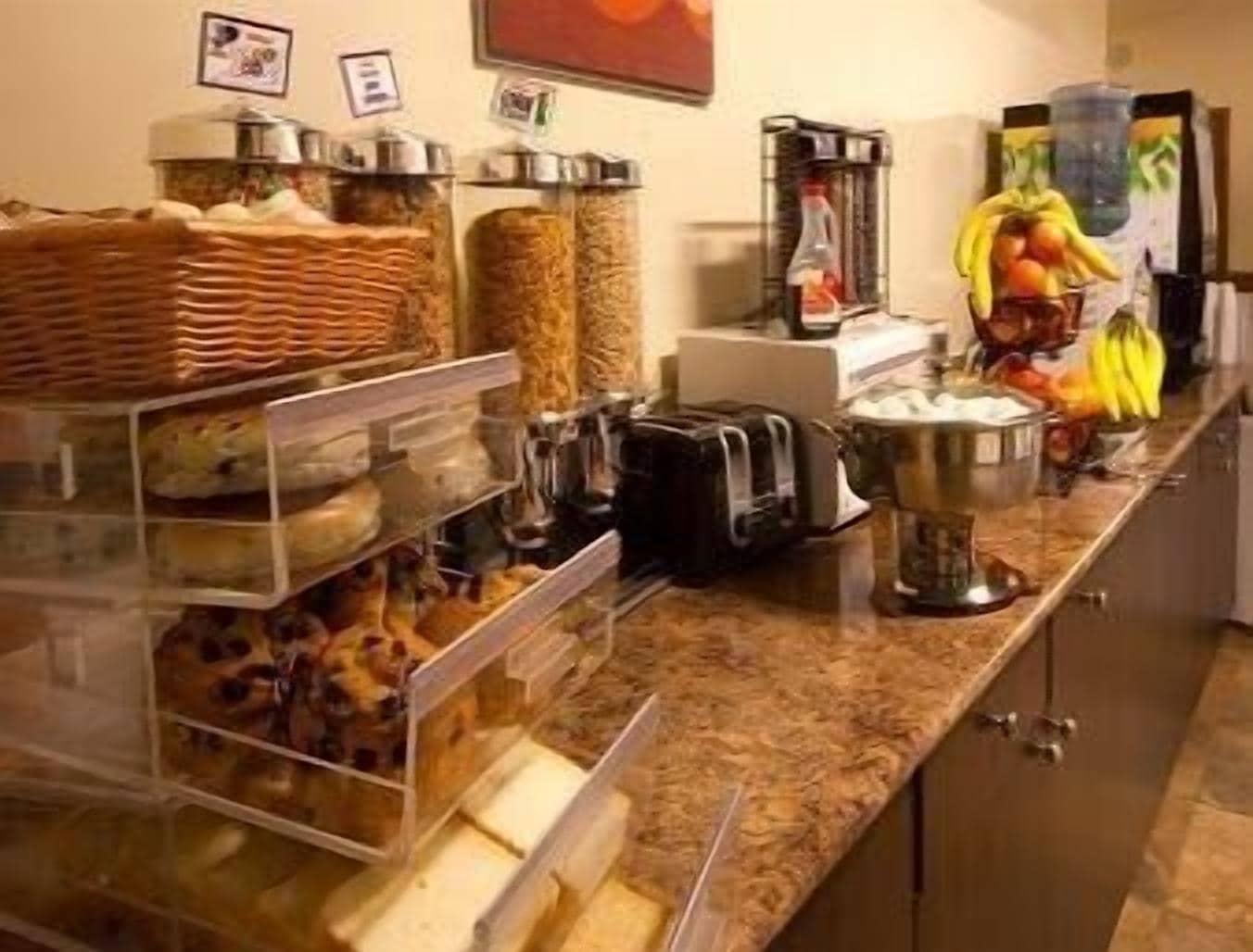 Restaurant Days Inn by Wyndham Surrey