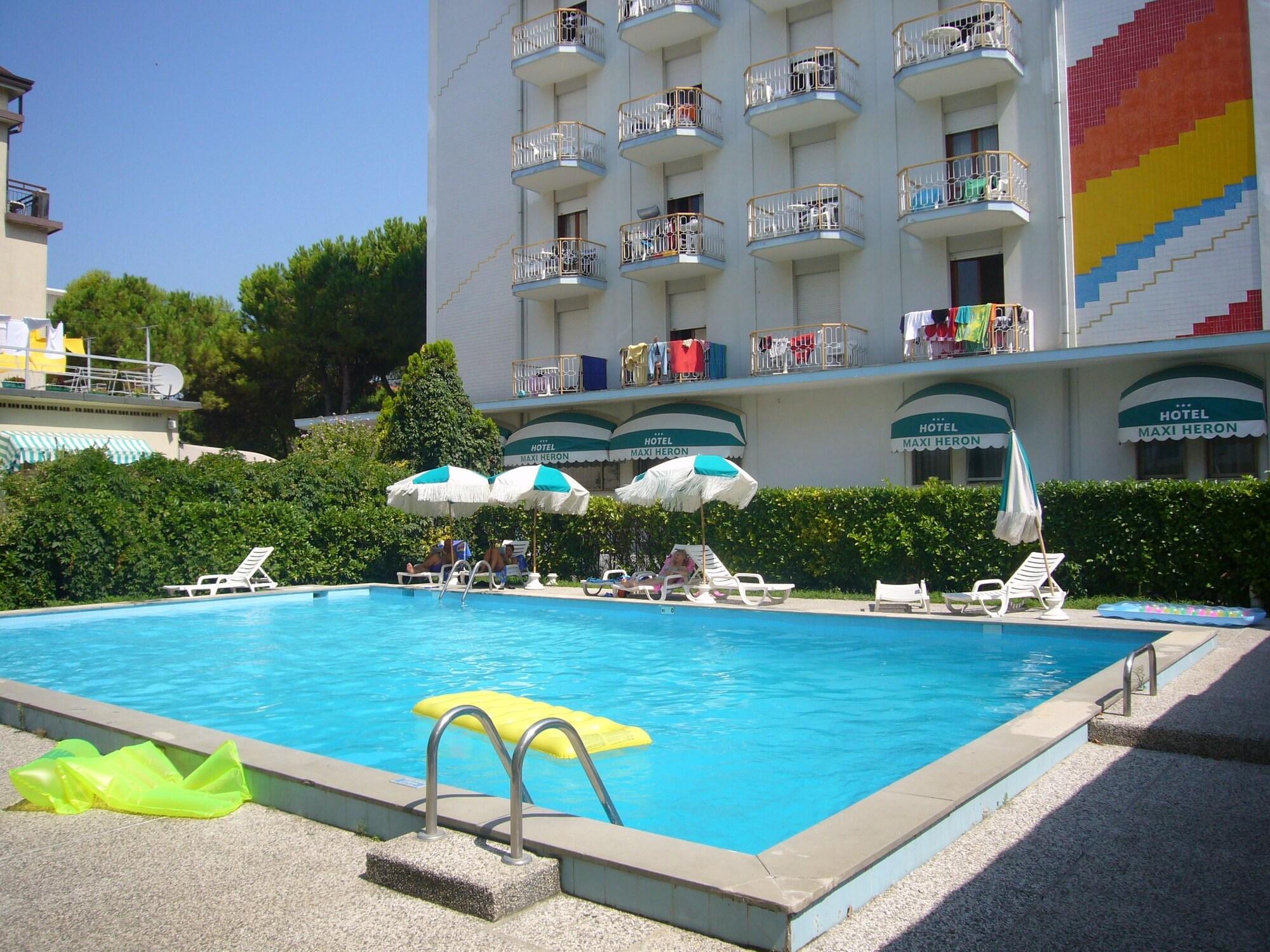 Vista Piscina Hotel MaxiHeron