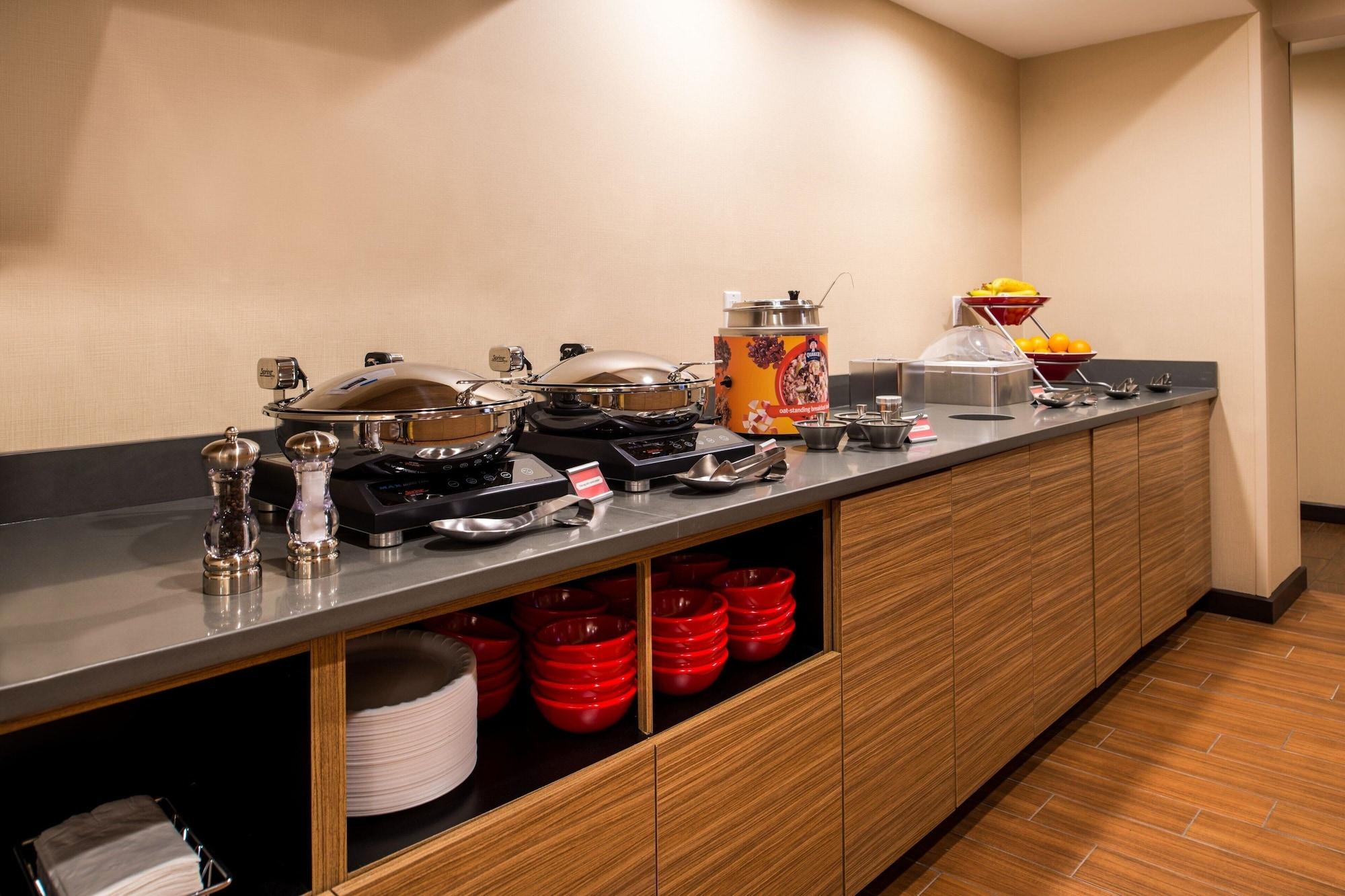 Restaurant TownePlace Suites by Marriott Charleston-West Ashley