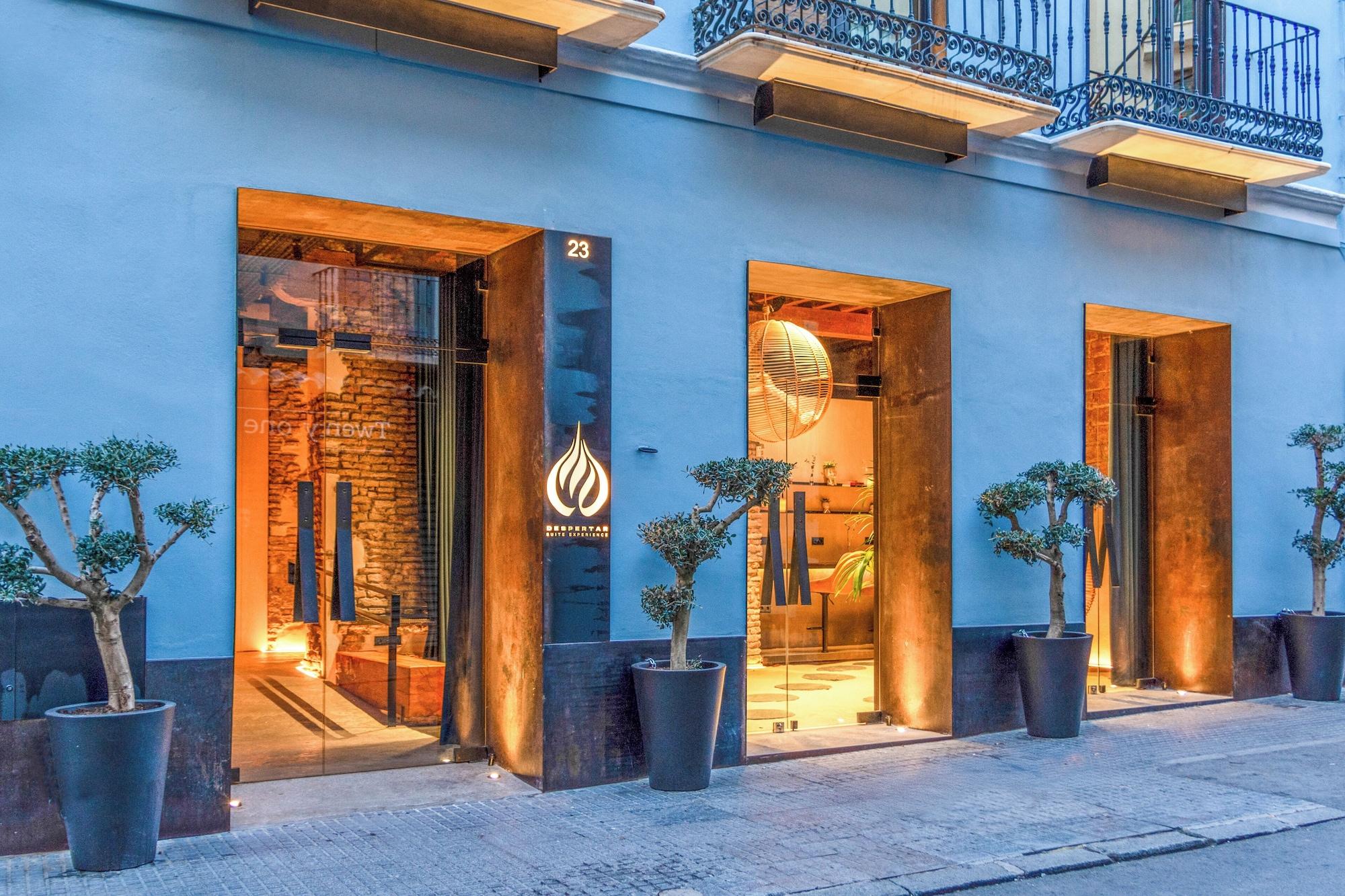 Varios Coeo Despertar Signature Apartments