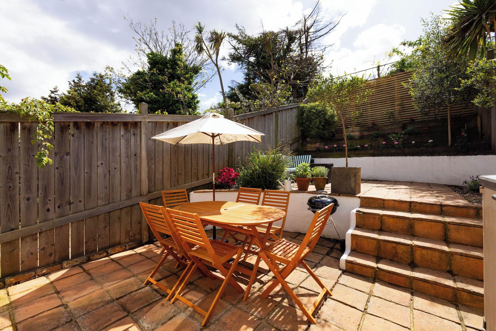 Restaurant The Thames Embrace 3 BR & Garden House