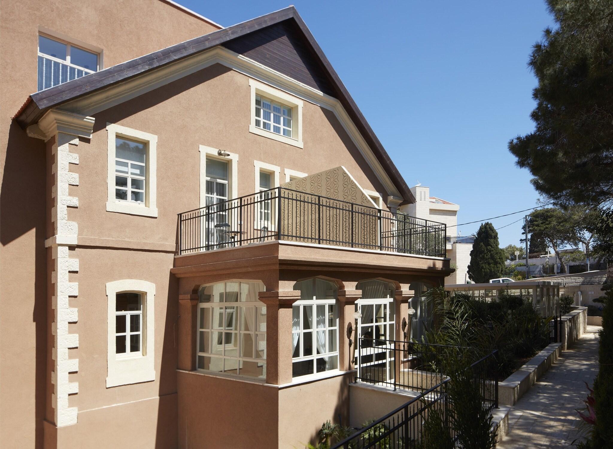 Varios Carmella Boutique Hotel