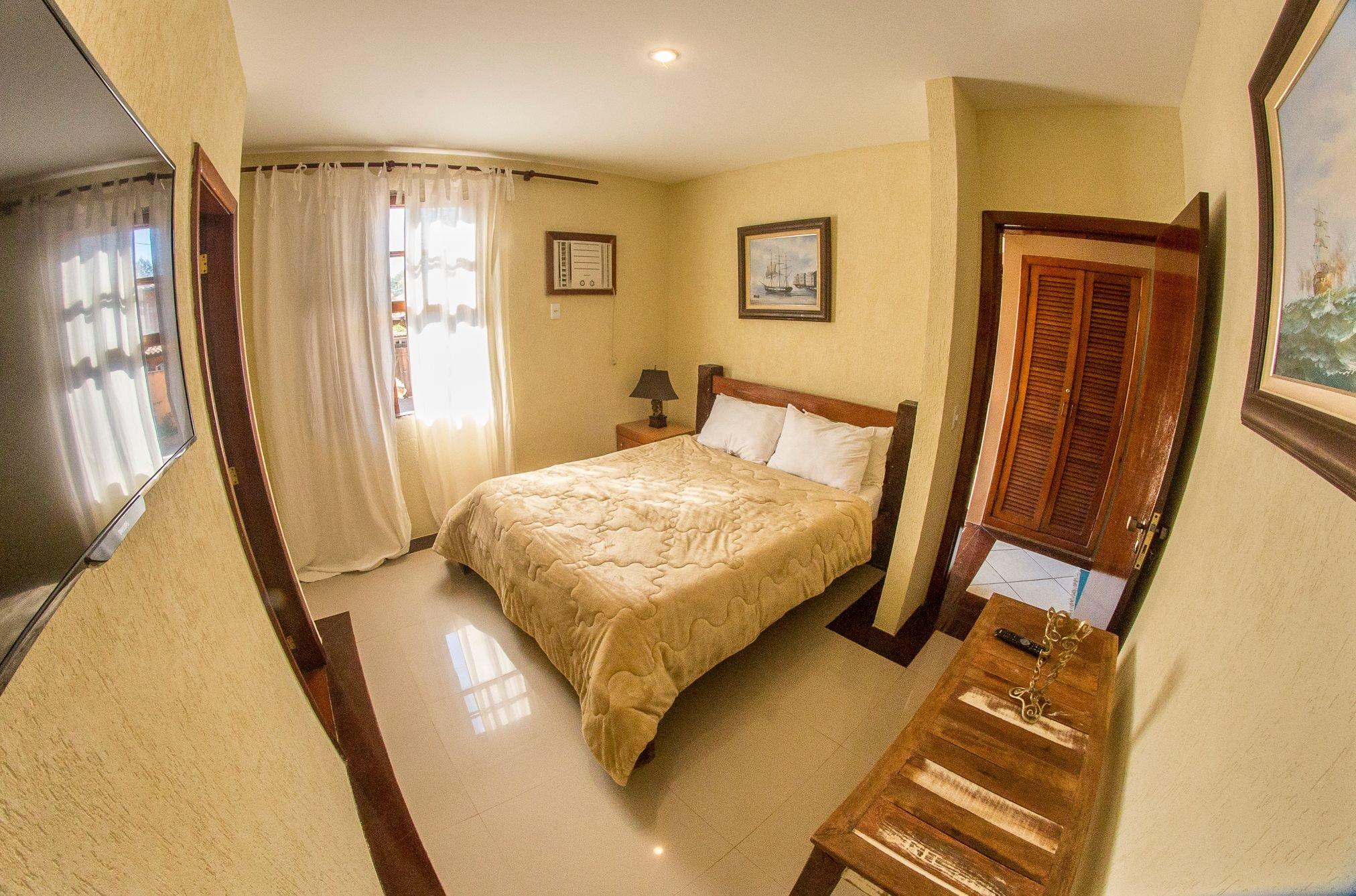 Zona de estar Mansão com Onze Suítes à Menos de 2 Minutos Caminhando para a Praia da Ferradura Por Luxury Rentals